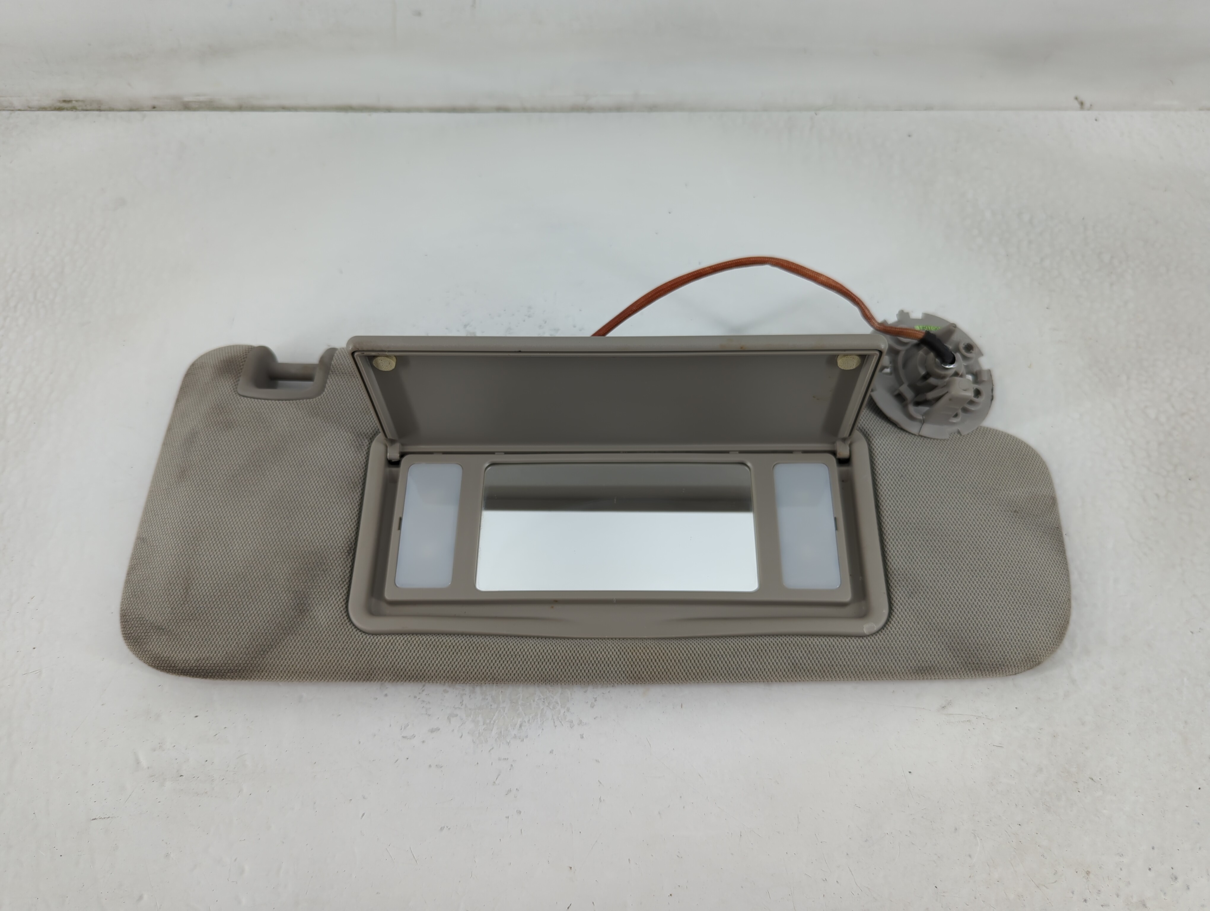 2014-2020 Chevrolet Impala Driver Sun Visor Mirror Left Sunvisor 780970 - Oemusedautoparts1.com