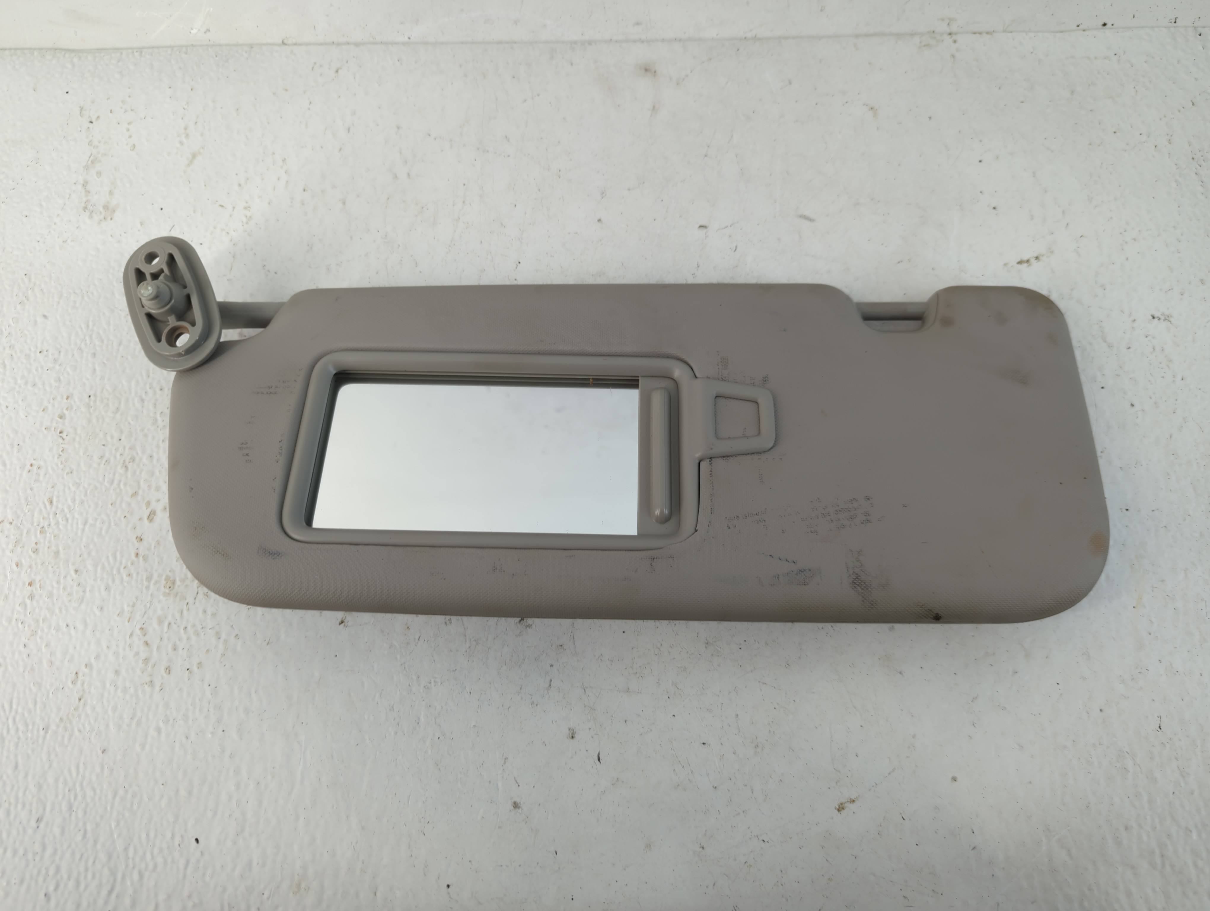 2017-2018 Kia Forte Driver Sun Visor Mirror Left Sunvisor Grey 780975 - Oemusedautoparts1.com