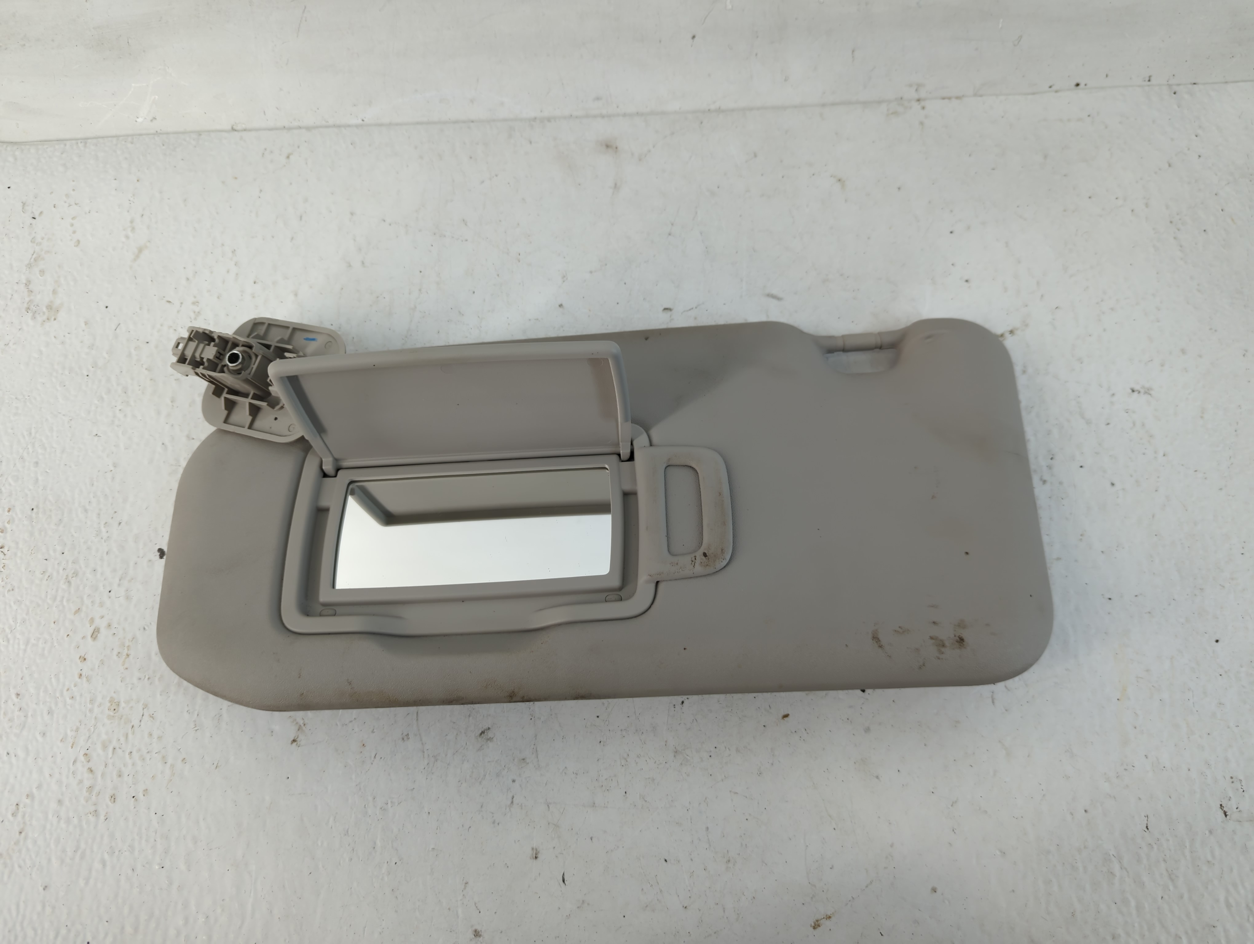 2020-2022 Nissan Sentra Driver Sun Visor Mirror Left Sunvisor Grey 780978 - Oemusedautoparts1.com