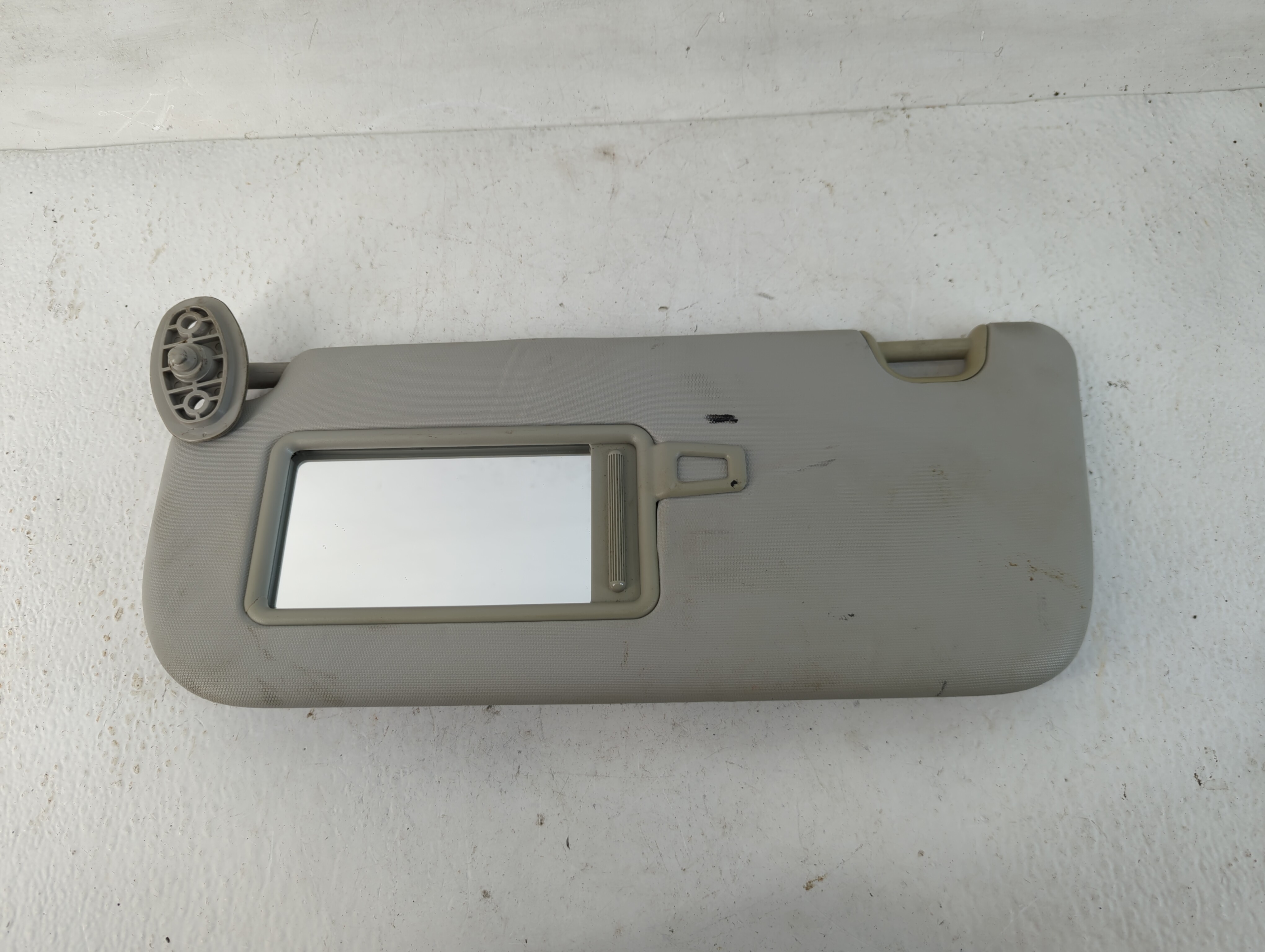 2014-2019 Kia Soul Driver Sun Visor Mirror Left Sunvisor Grey 780982 - Oemusedautoparts1.com