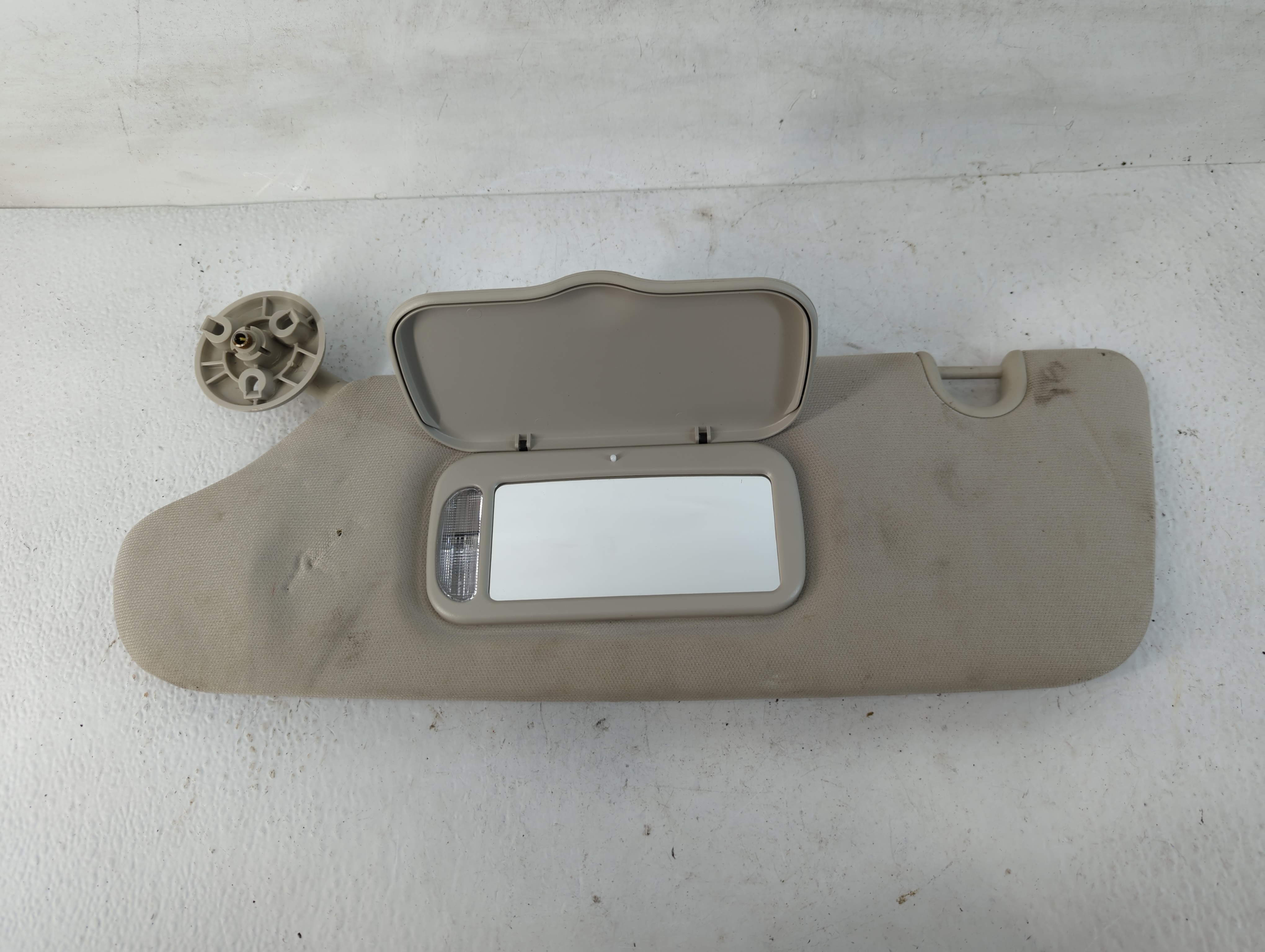 2011-2016 Chrysler Town & Country Driver Sun Visor Mirror Left Sunvisor 780984 - Oemusedautoparts1.com