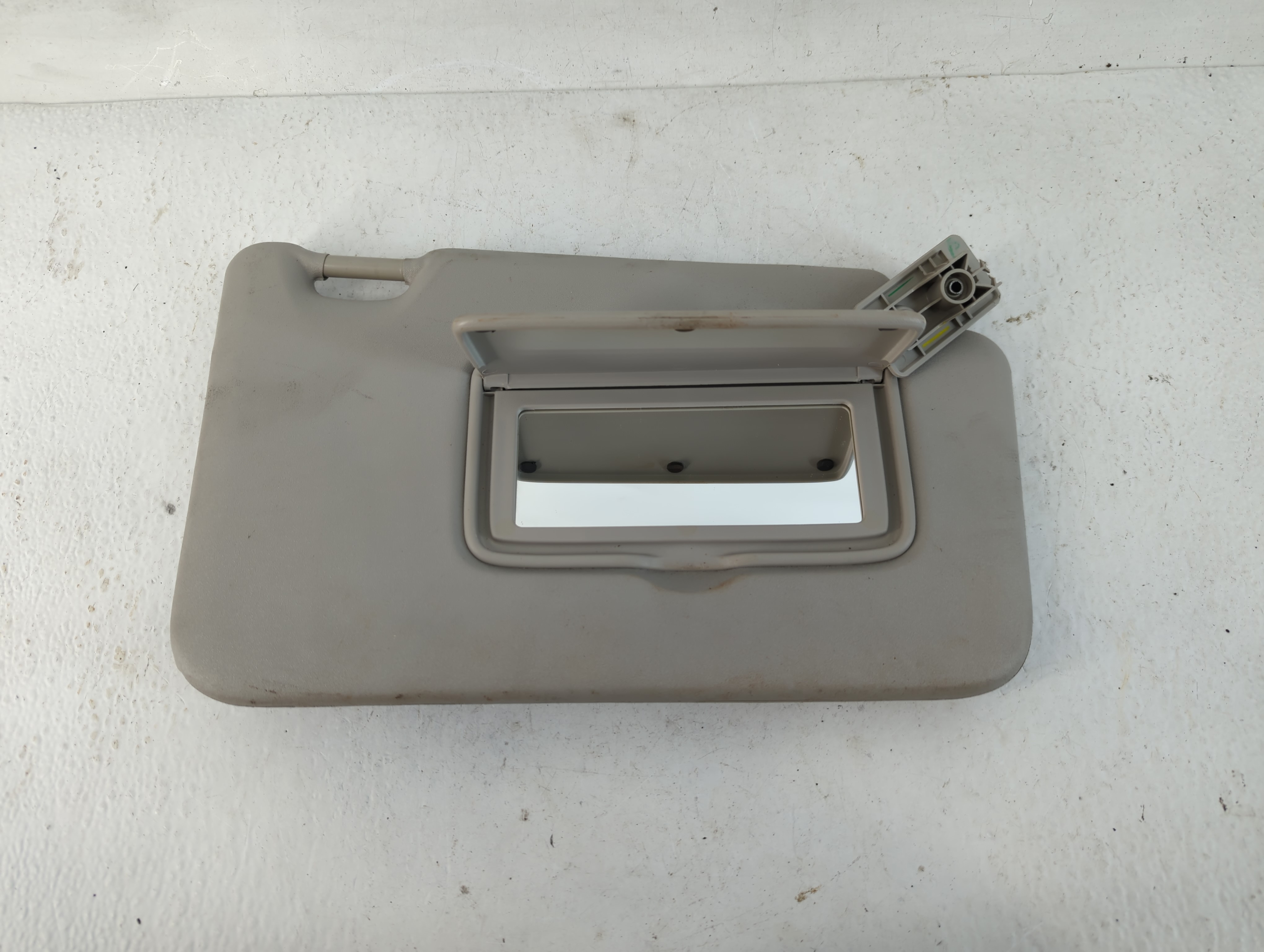 2018-2021 Nissan Kicks Passenger Sun Visor Mirror Right Sunvisor Grey 780992 - Oemusedautoparts1.com