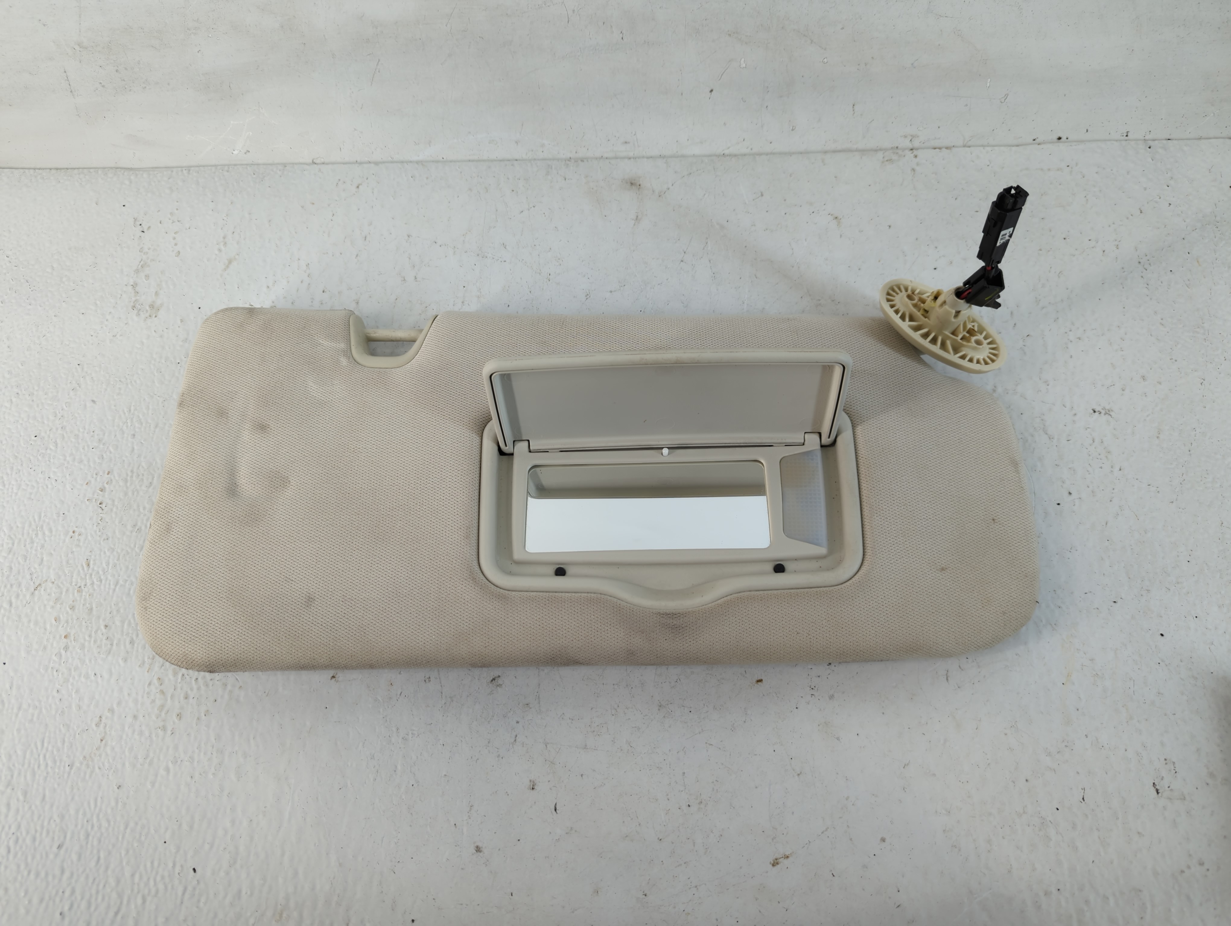 2010-2011 Mercury Mariner Passenger Sun Visor Mirror Right Sunvisor Cream 780993 - Oemusedautoparts1.com
