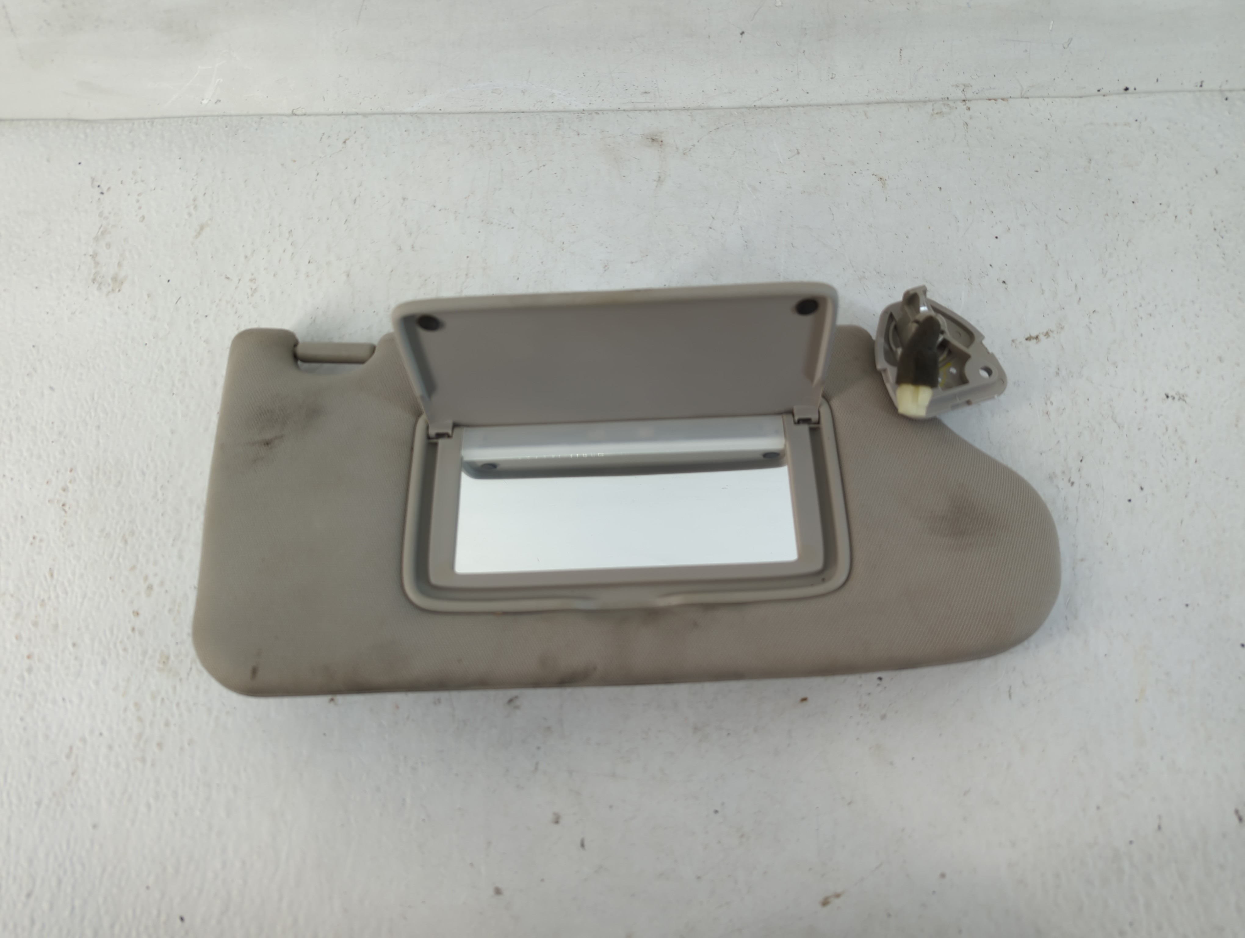 Picture of 2013-2018 Nissan Altima Passenger Sun Visor Mirror Right Sunvisor Grey 780995
