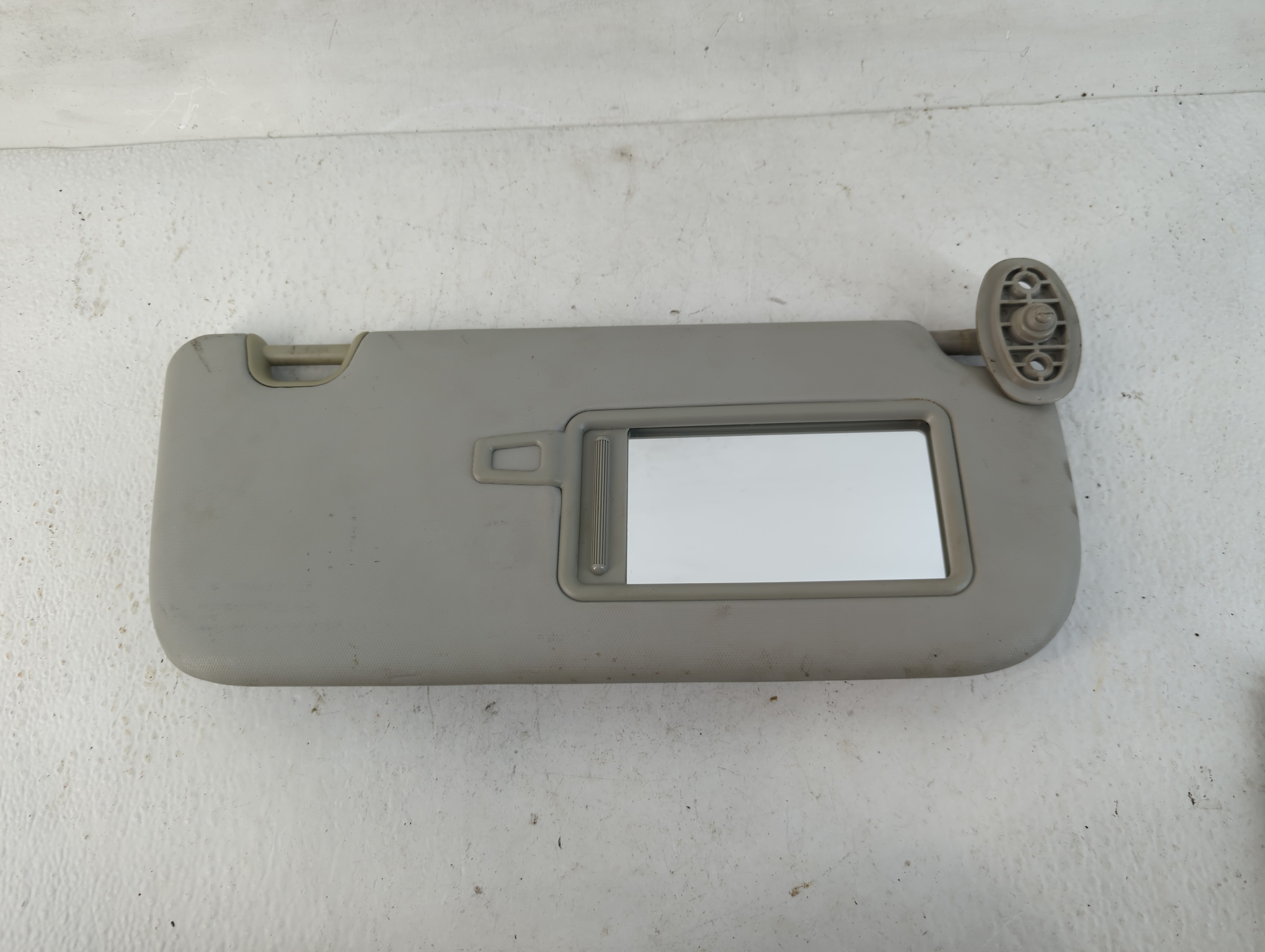 2014-2019 Kia Soul Passenger Sun Visor Mirror Right Sunvisor Grey 780996 - Oemusedautoparts1.com