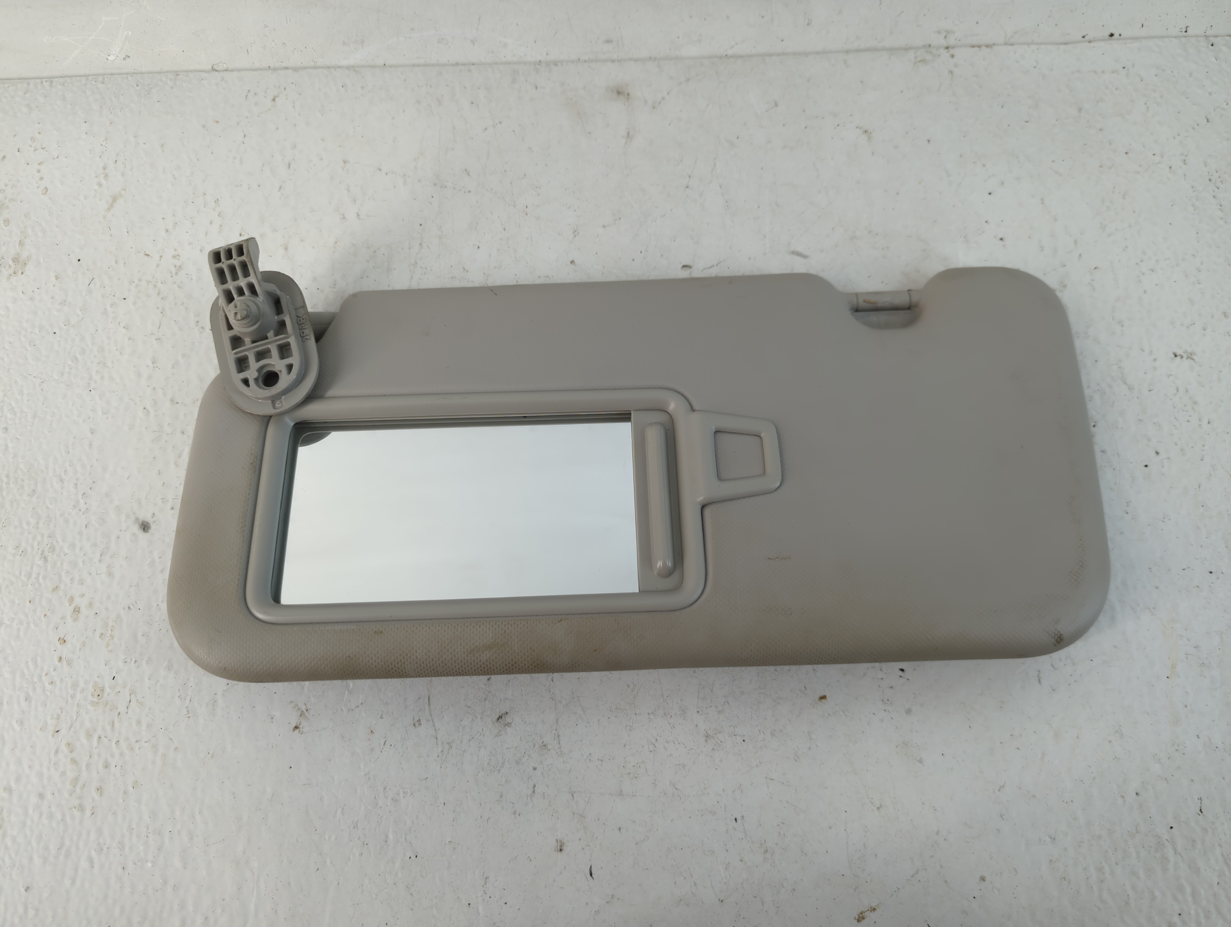 2020-2020 Hyundai Venue Driver Sun Visor Mirror Left Sunvisor Grey 780997 - Oemusedautoparts1.com