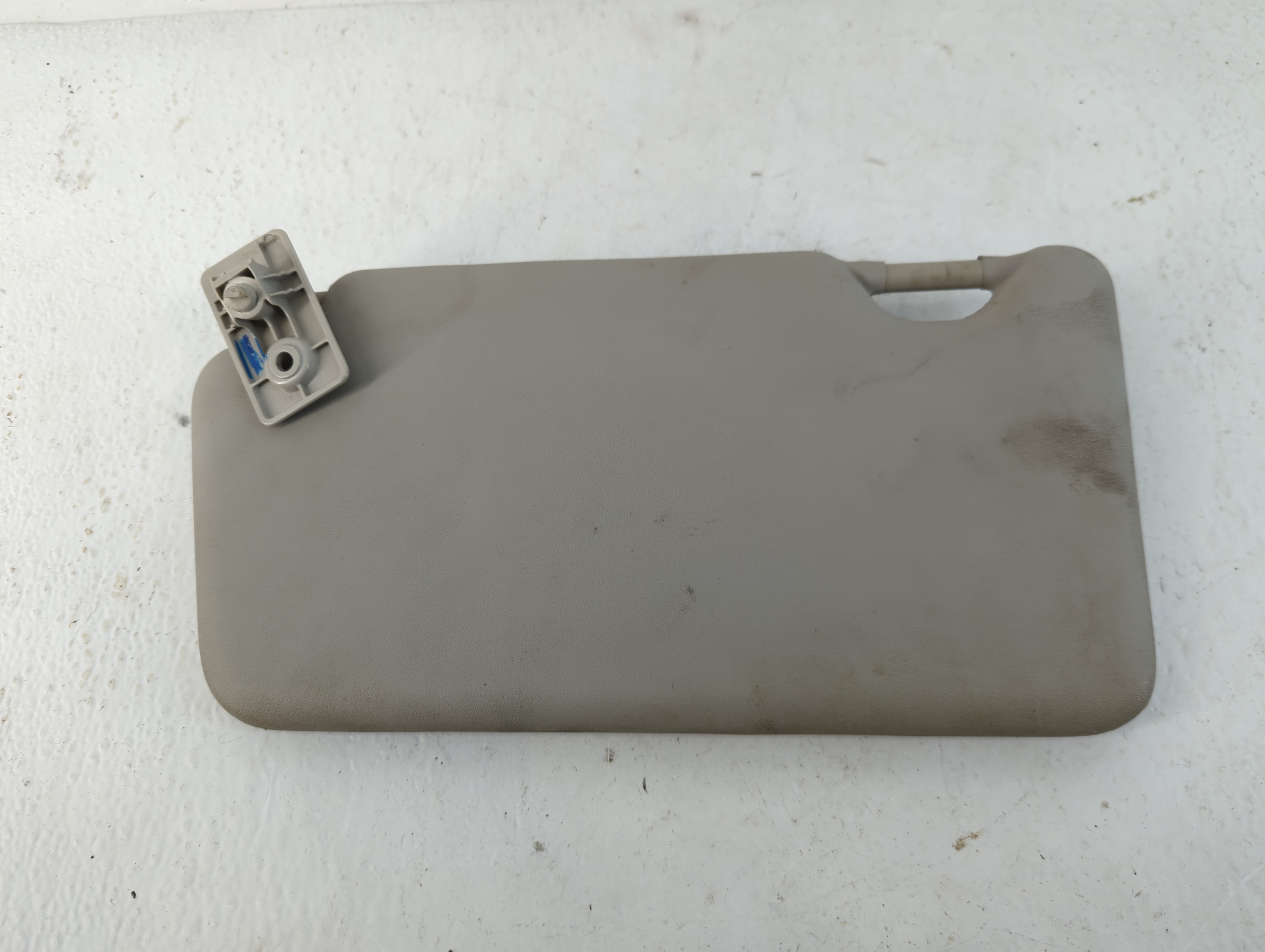 2012-2015 Nissan Versa Driver Sun Visor Mirror Left Sunvisor Grey 780998 - Oemusedautoparts1.com