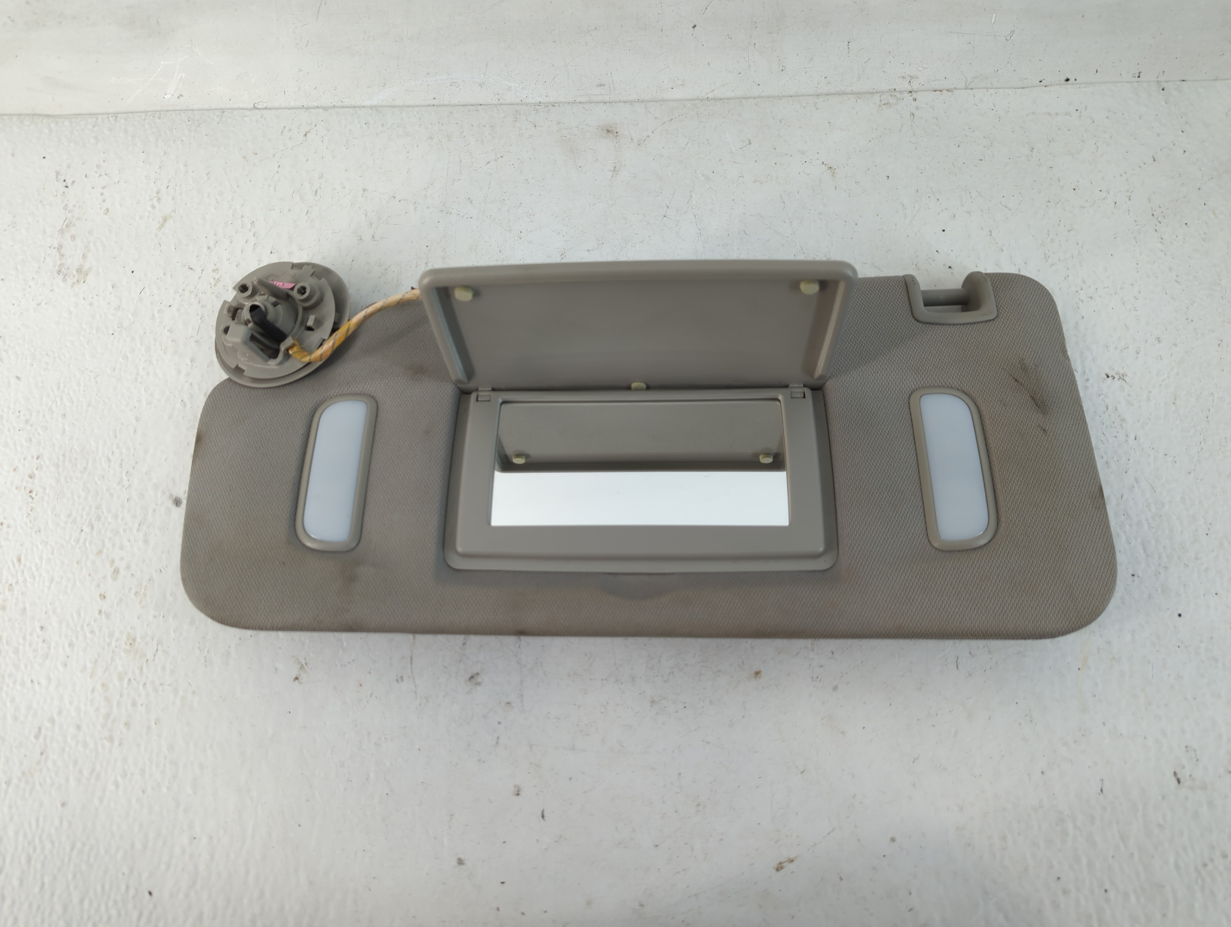 2008-2017 Buick Enclave Driver Sun Visor Mirror Left Sunvisor Grey 781004 - Oemusedautoparts1.com