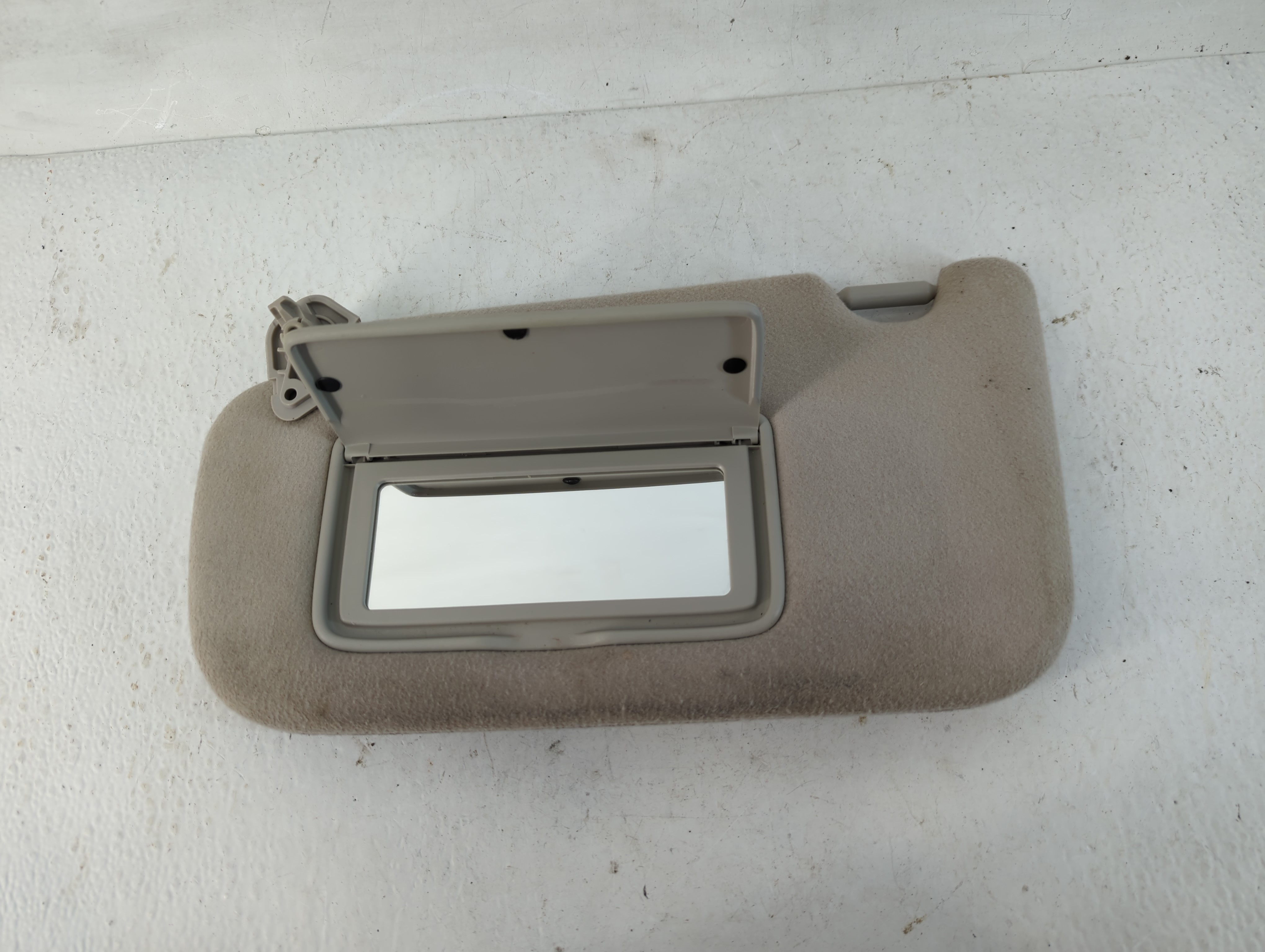 2013-2019 Nissan Sentra Driver Sun Visor Mirror Left Sunvisor Beige 781030 - Oemusedautoparts1.com