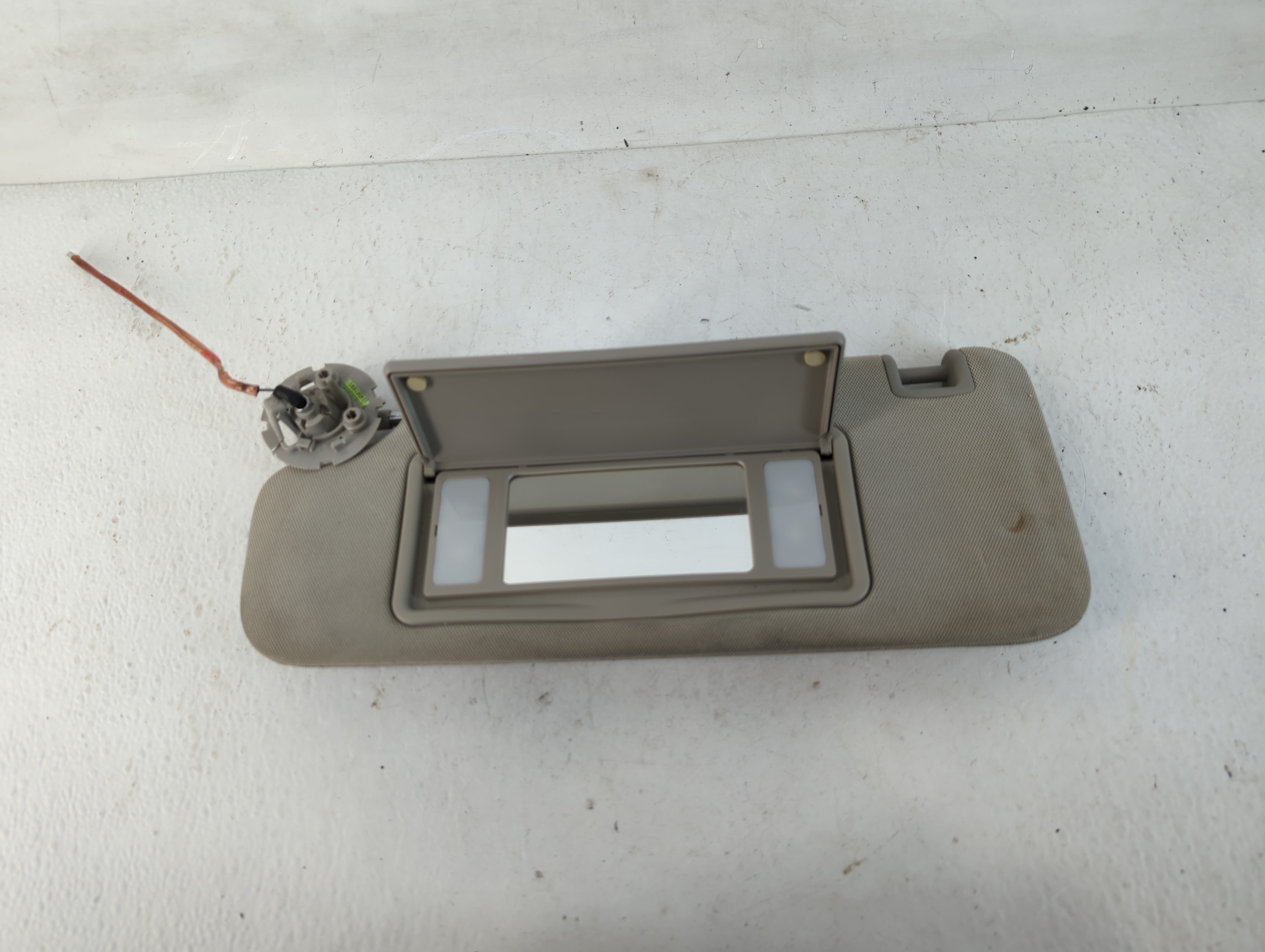 2004-2012 Chevrolet Malibu Driver Sun Visor Mirror Left Sunvisor Grey 781032 - Oemusedautoparts1.com