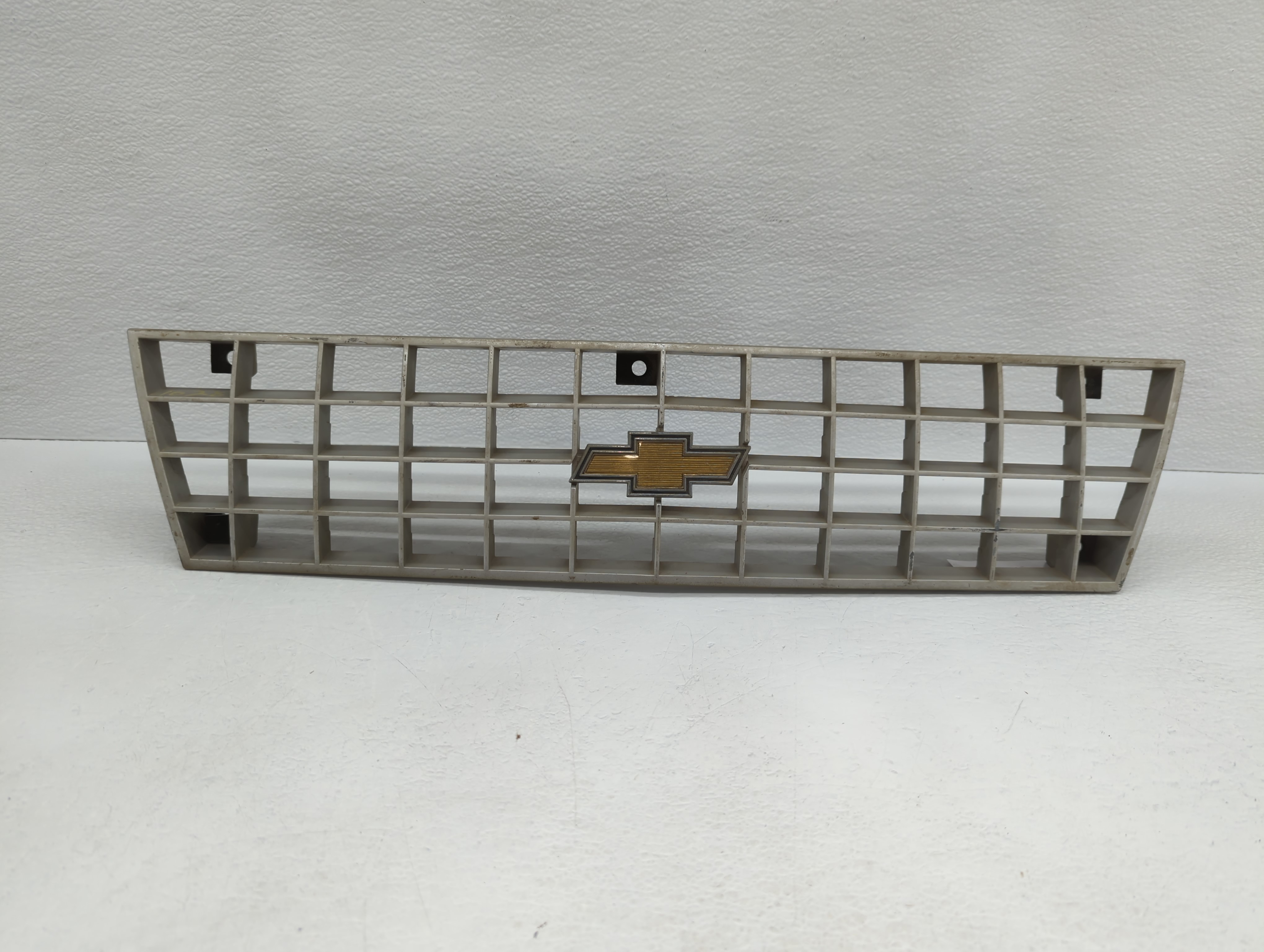 Picture of 1987 Chevrolet Cavalier Front Bumper Grille Cover 781148