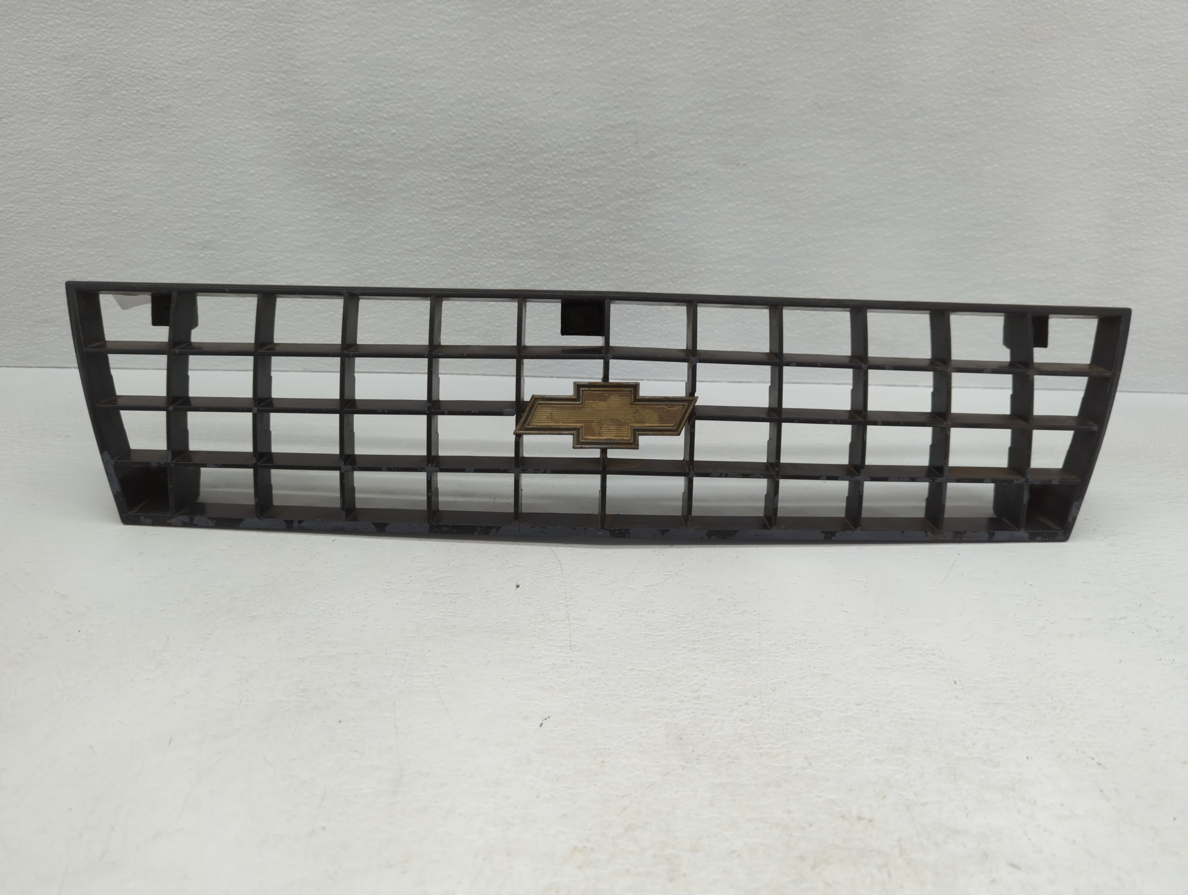 Picture of 1987 Chevrolet Cavalier Front Bumper Grille Cover 781149