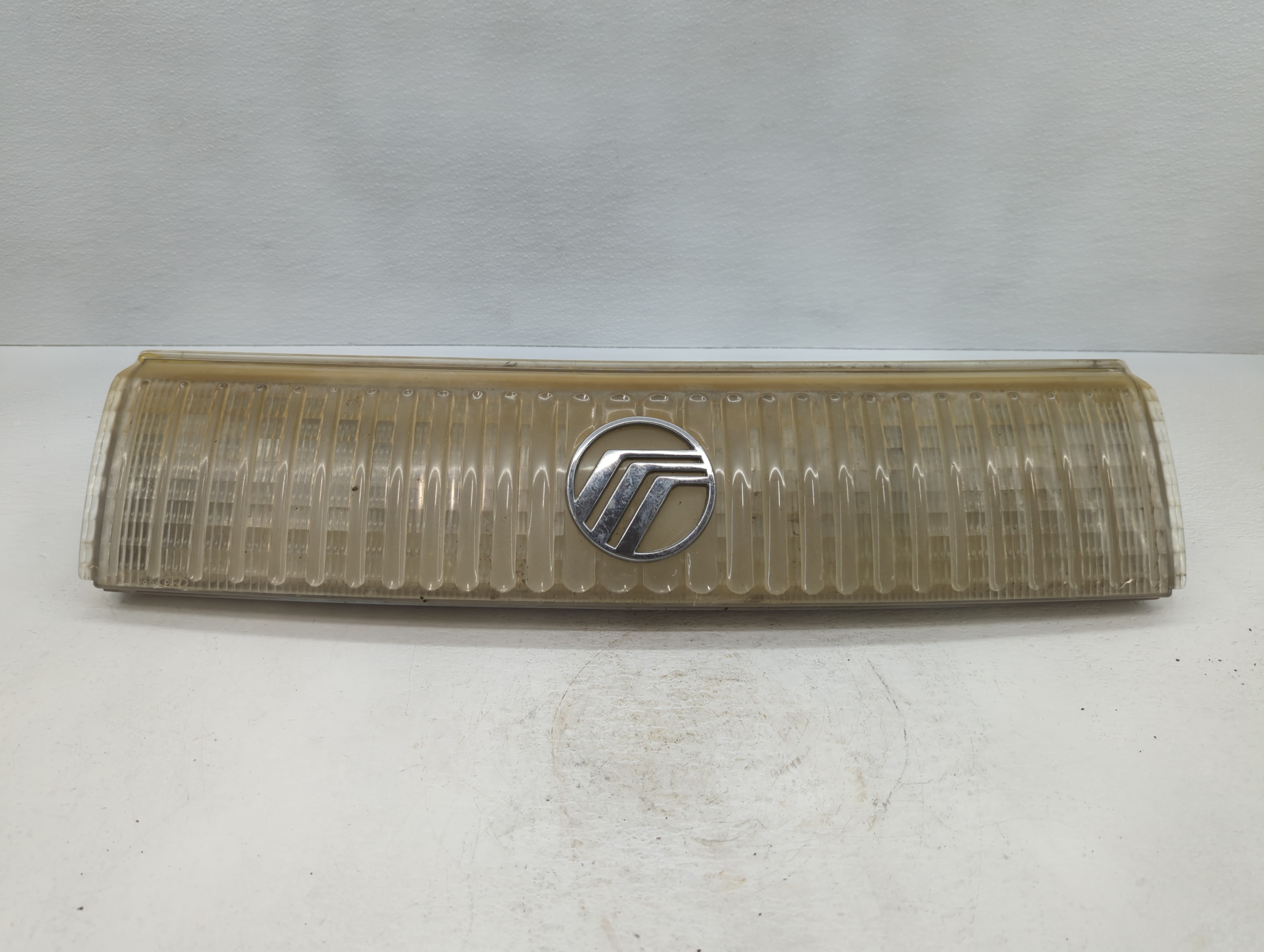 Picture of 1991 Mercury Sable Front Bumper Grille Cover 781182