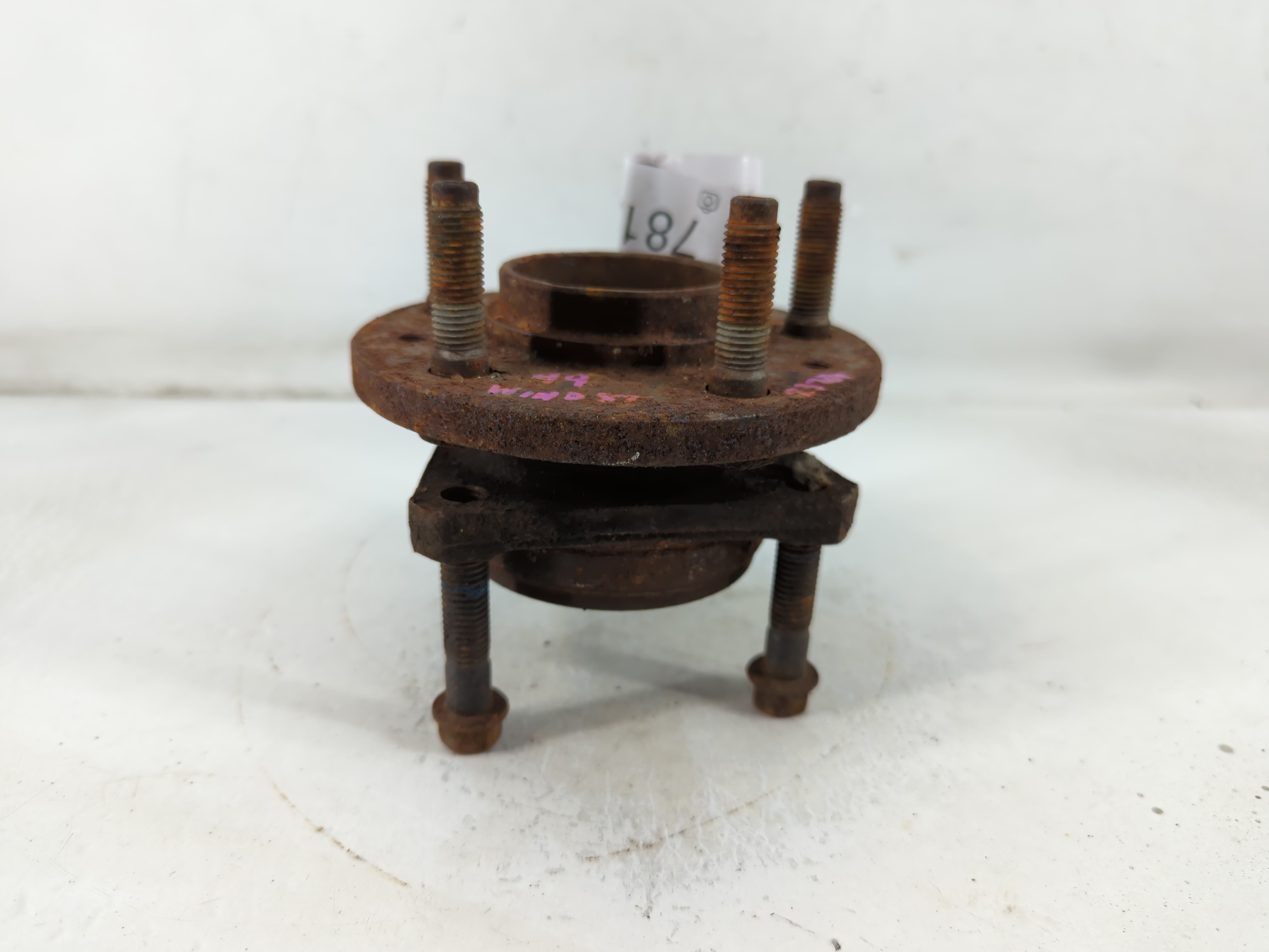 1999-2000 Ford Windstar Driver Front Wheel Hub Oem 781270 - Oemusedautoparts1.com