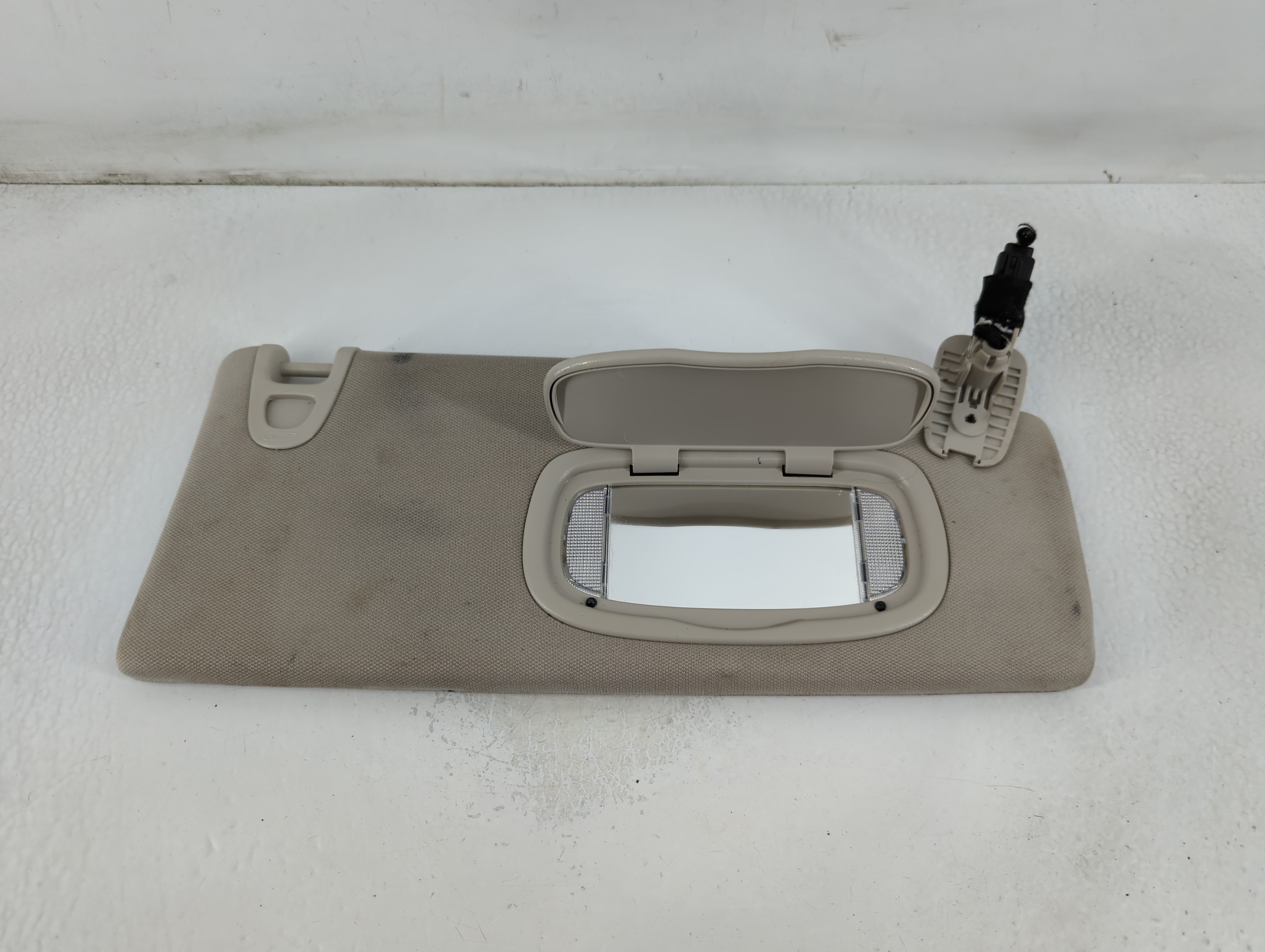 2014-2018 Jeep Cherokee Passenger Sun Visor Mirror Right Sunvisor Grey 781287 - Oemusedautoparts1.com
