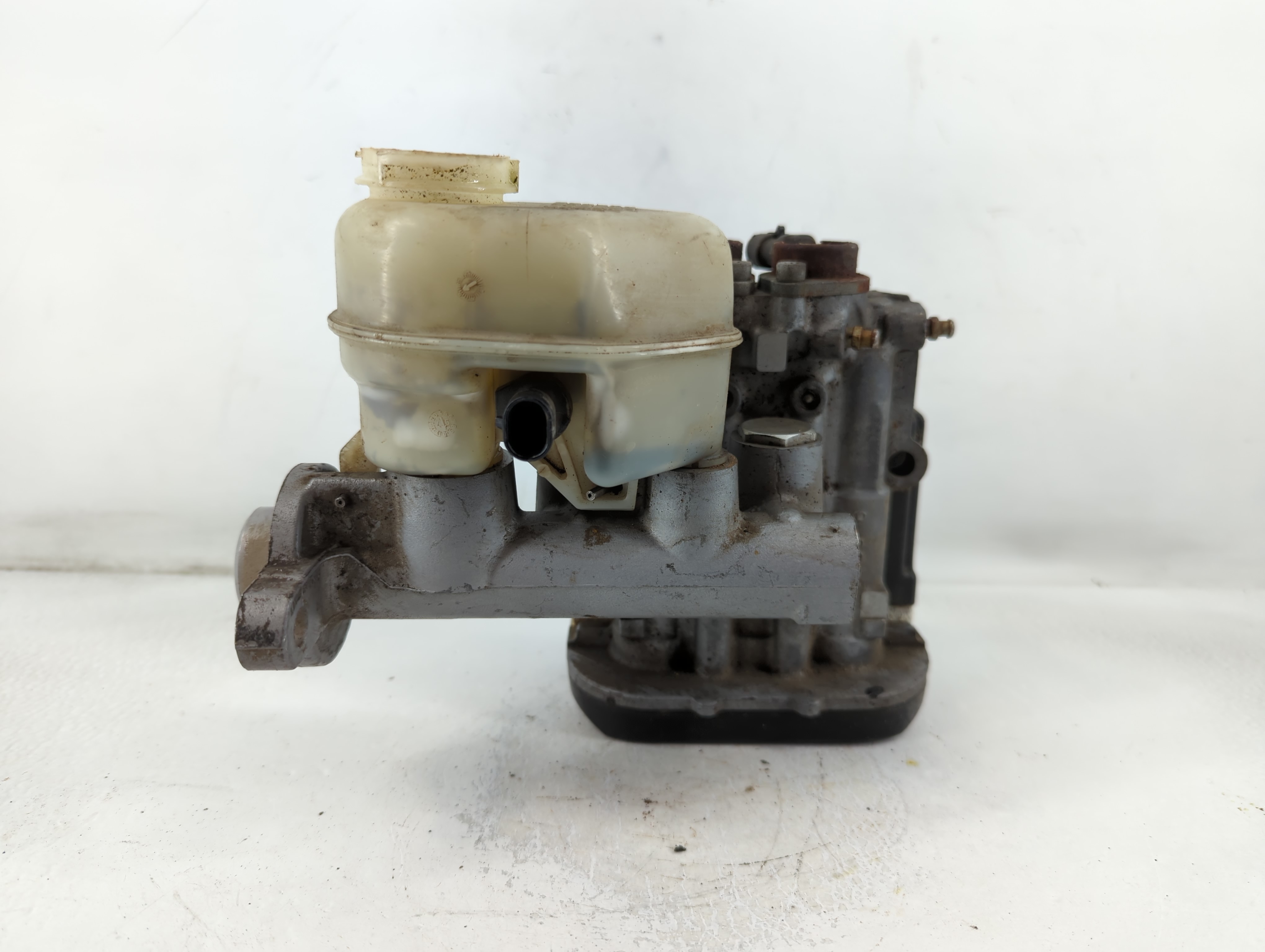 1997-1999 Oldsmobile Cutlass Brake Master Cylinder 781354 - Oemusedautoparts1.com