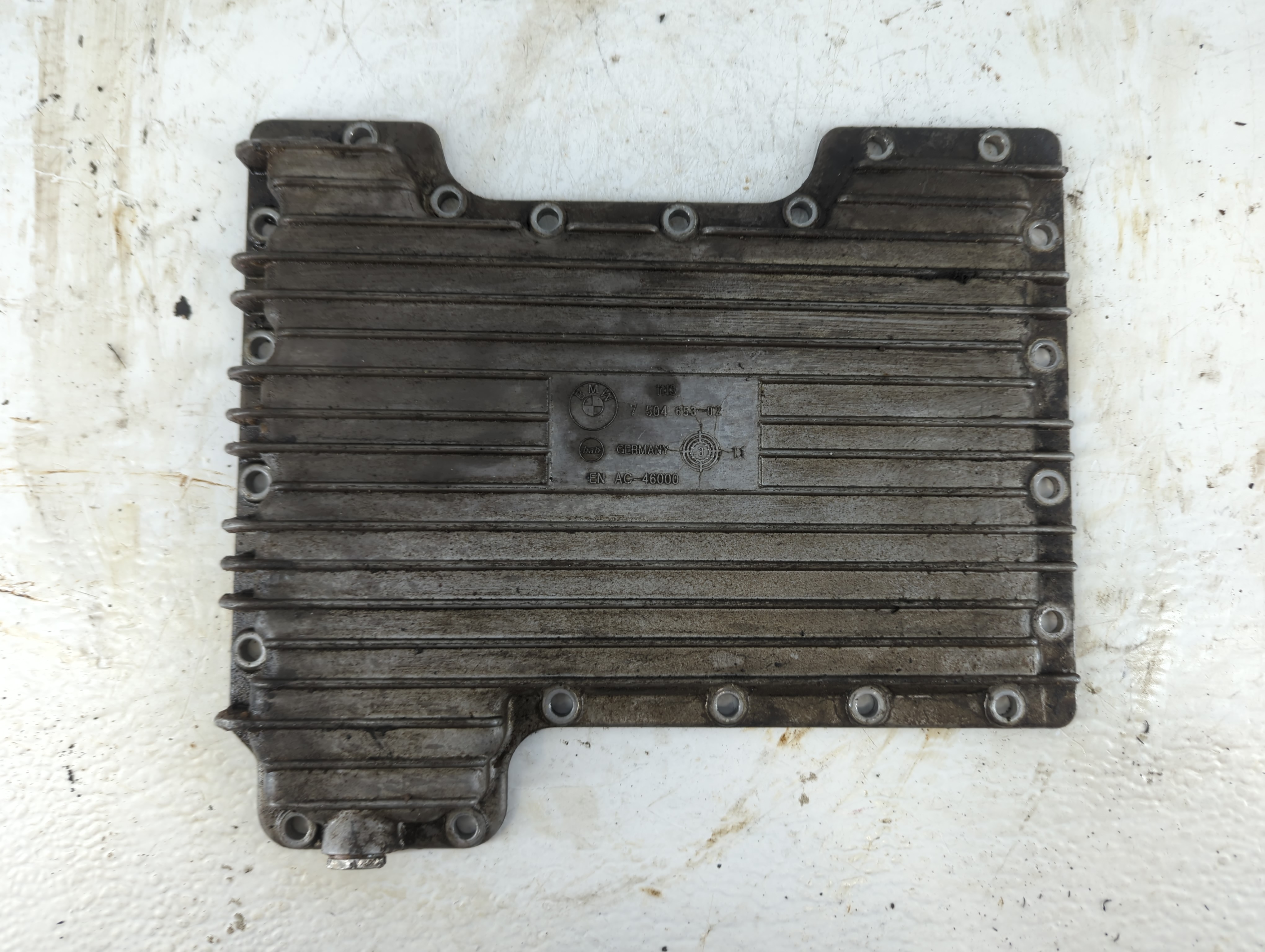 2003-2005 Land Rover Range Rover Engine Oil Pan 781467 - Oemusedautoparts1.com