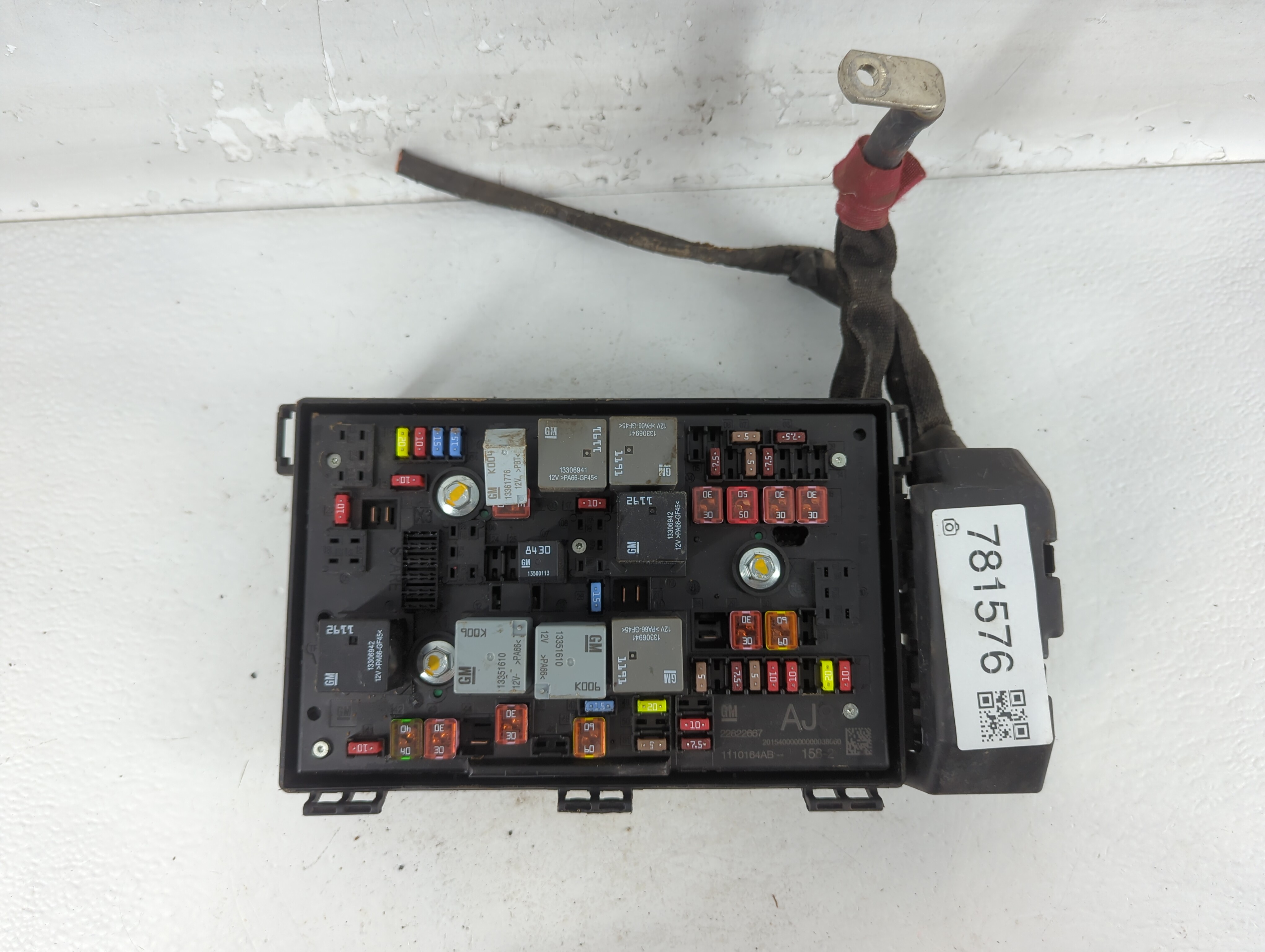 2012-2012 Buick Verano Fusebox Fuse Box Relay Module 22822667 781576 - Oemusedautoparts1.com