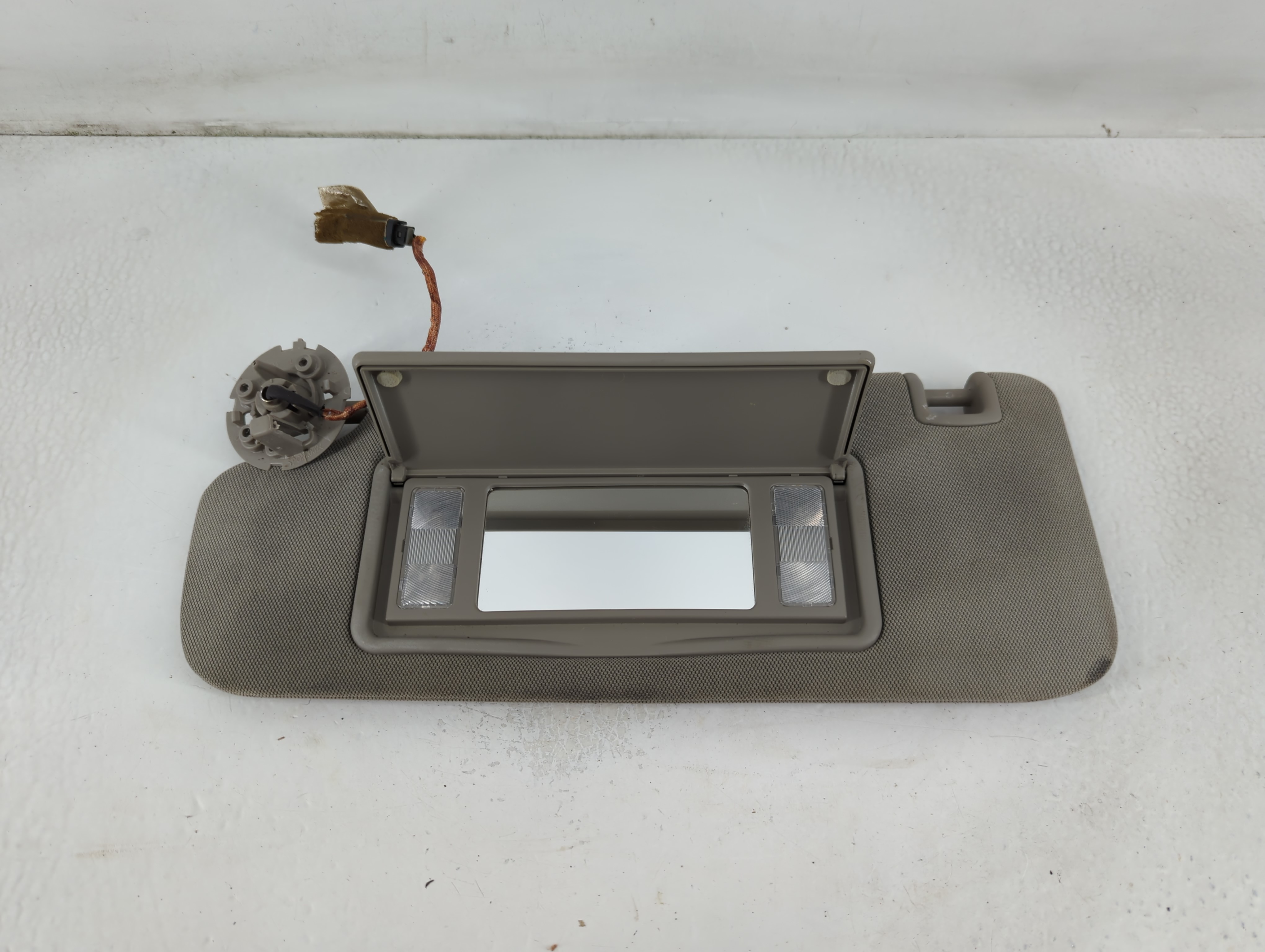 2013-2013 Cadillac Ats Driver Sun Visor Mirror Left Sunvisor Dark Grey 781603 - Oemusedautoparts1.com
