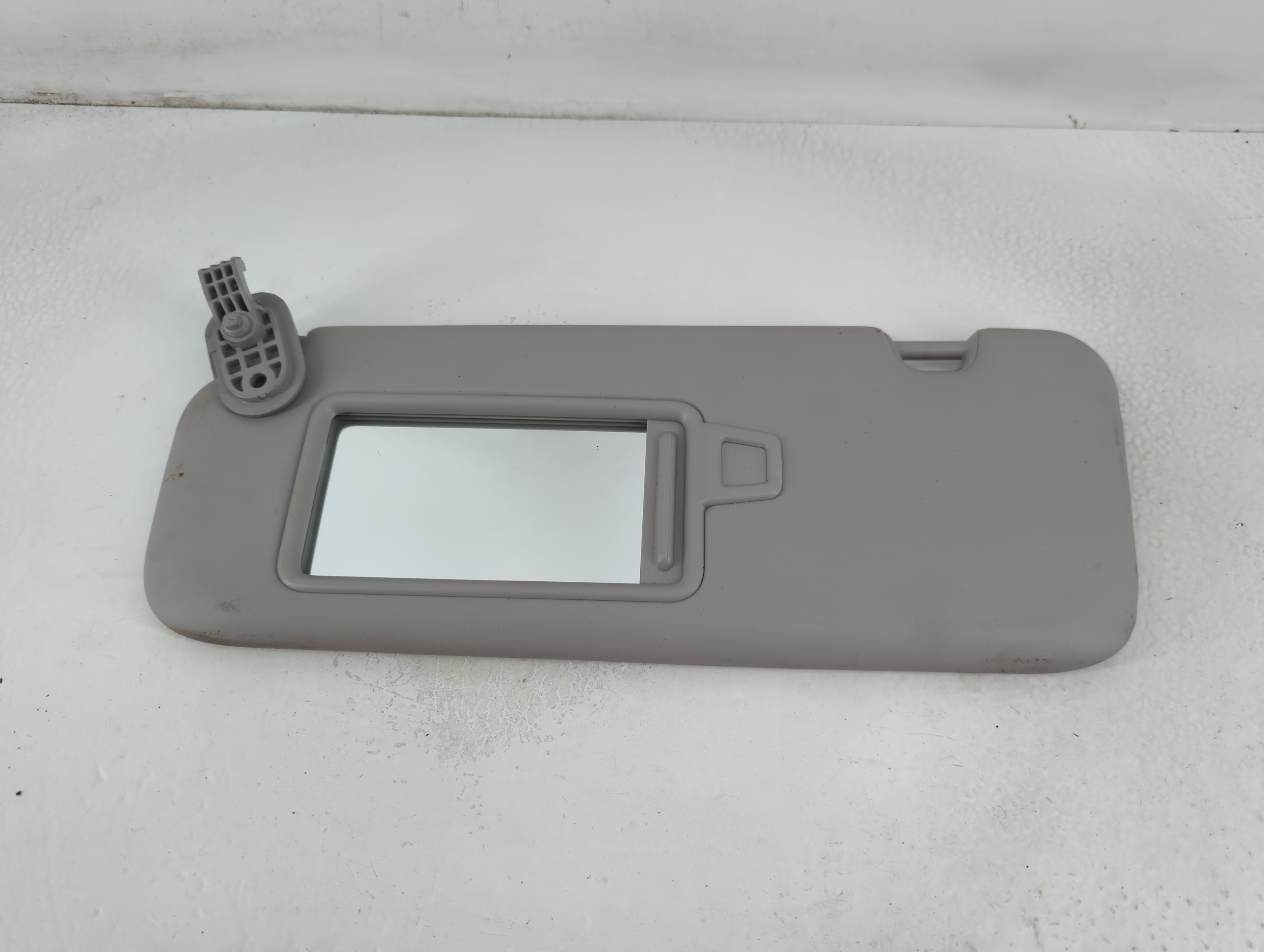 2017-2020 Hyundai Elantra Driver Sun Visor Mirror Left Sunvisor Grey 781607 - Oemusedautoparts1.com