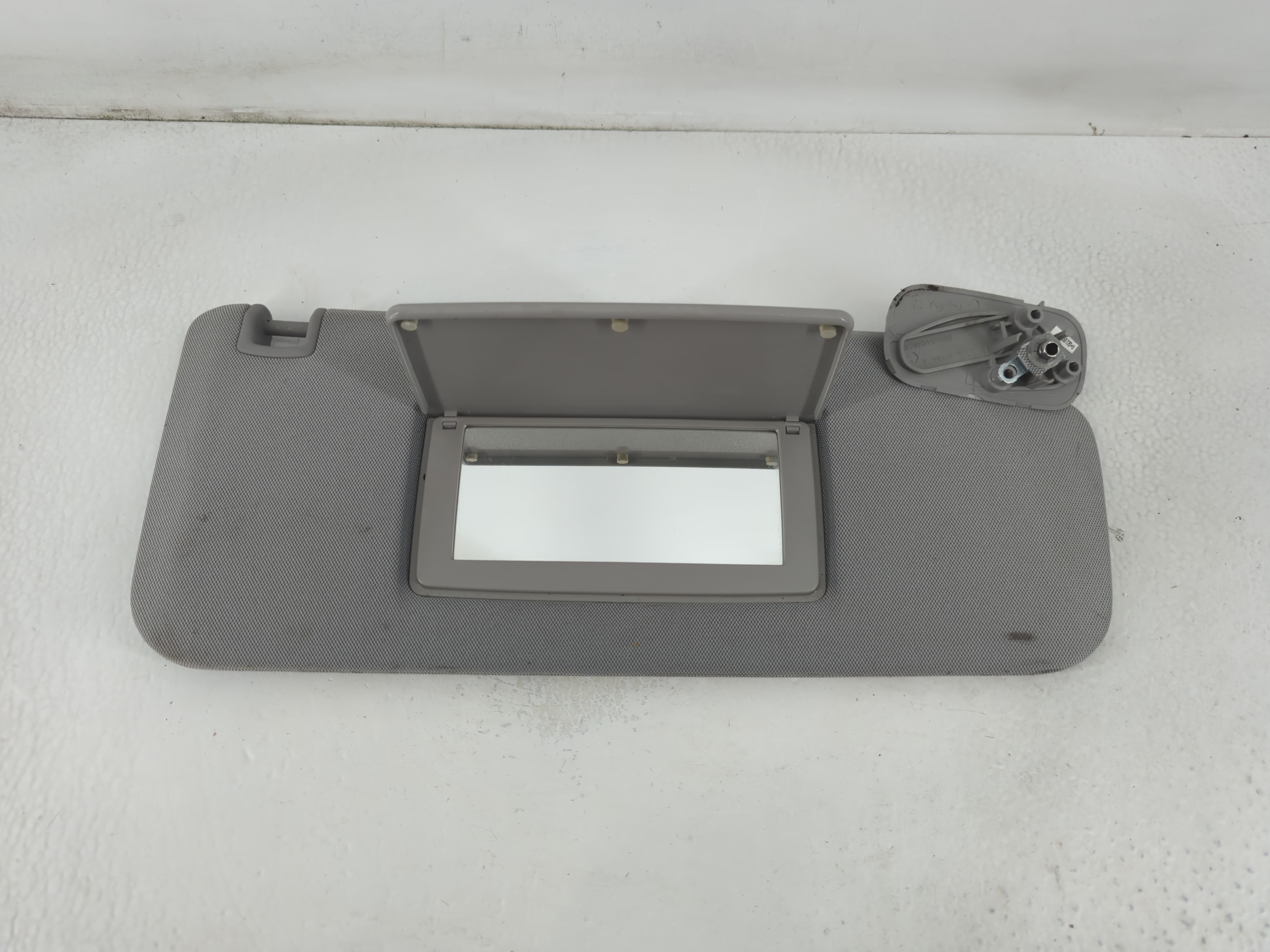 2014 Chevrolet Silverado 1500 Passenger Sun Visor Mirror Right Sunvisor 781641 - Oemusedautoparts1.com