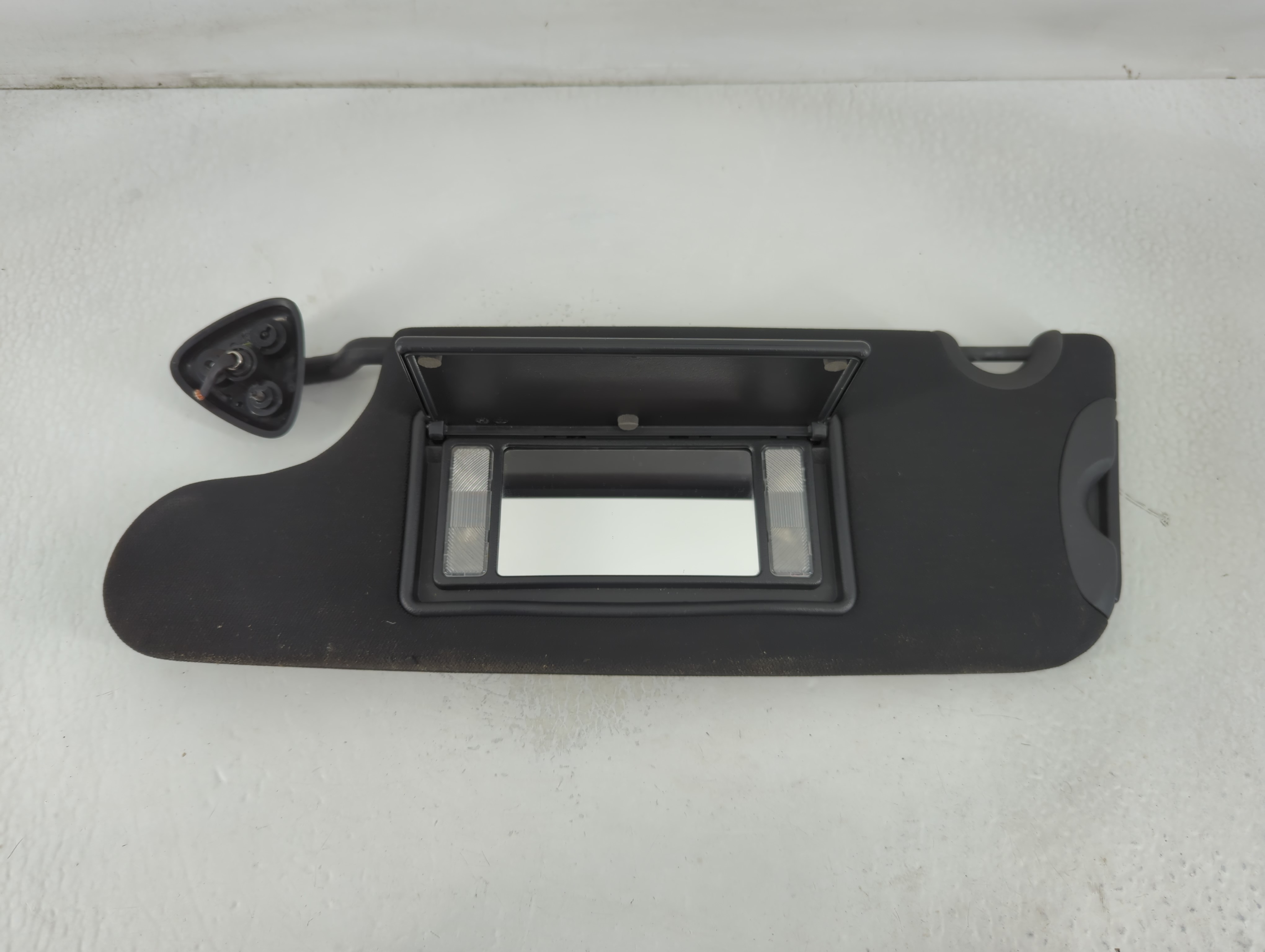 2018-2022 Dodge Challenger Passenger Sun Visor Mirror Right Sunvisor 781648 - Oemusedautoparts1.com