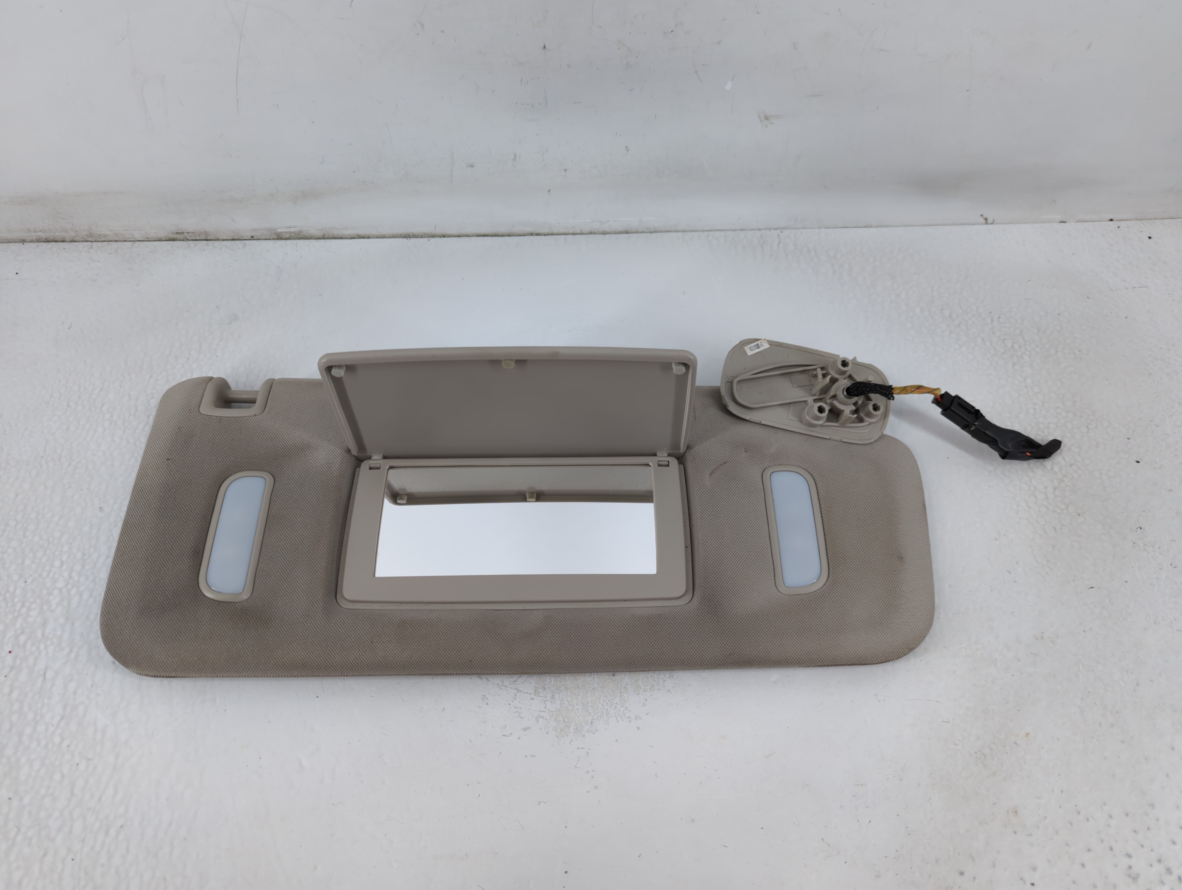 Picture of 2007 Chevrolet Silverado 2500 Passenger Sun Visor Mirror Right Sunvisor 781694
