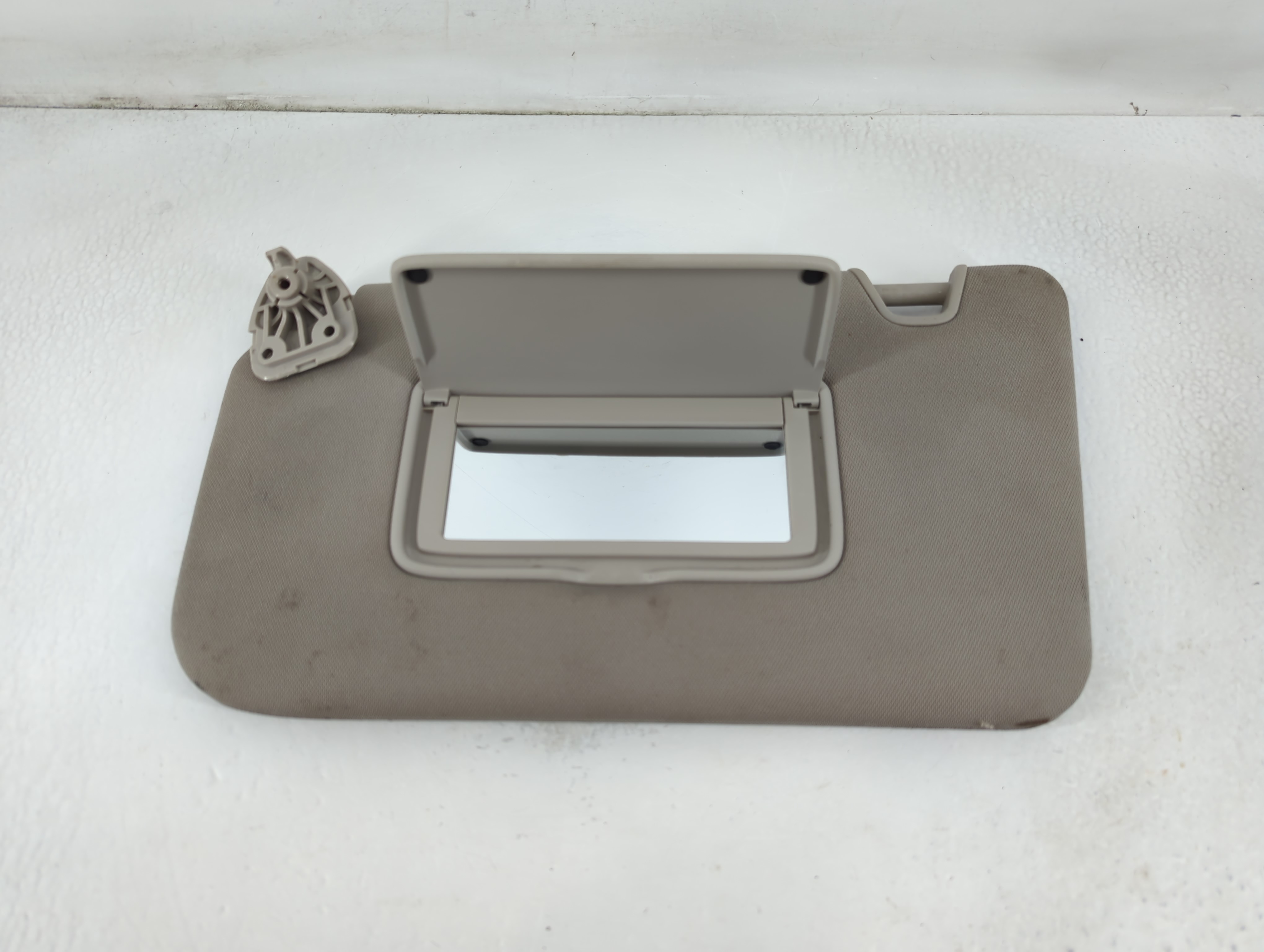 2018-2020 Nissan Rogue Driver Sun Visor Mirror Left Sunvisor Grey 781695 - Oemusedautoparts1.com