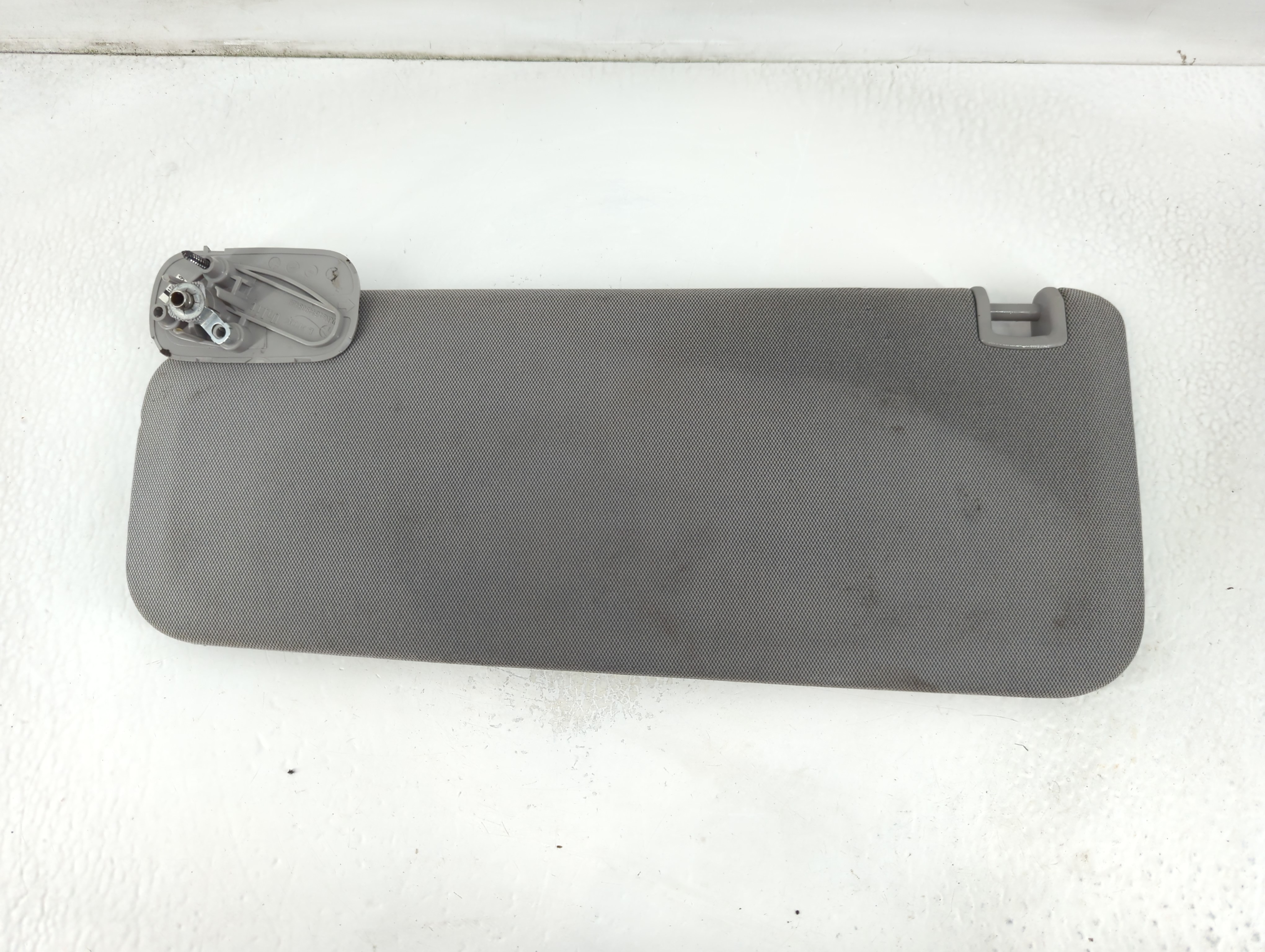 2014-2019 Chevrolet Silverado 1500 Driver Sun Visor Mirror Left Sunvisor 781736 - Oemusedautoparts1.com