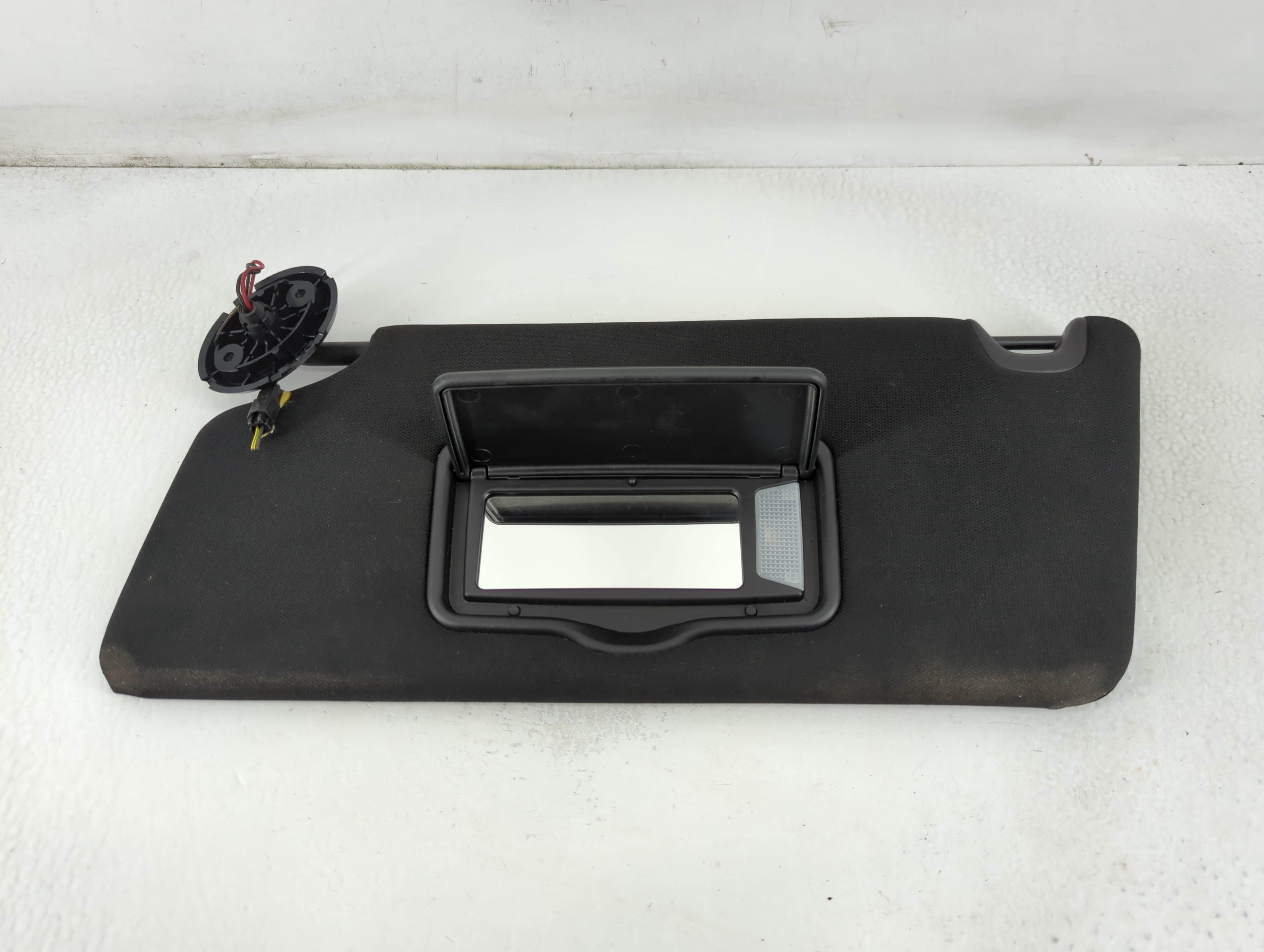 2016 Ford Explorer Driver Sun Visor Mirror Left Sunvisor Black 781738 - Oemusedautoparts1.com