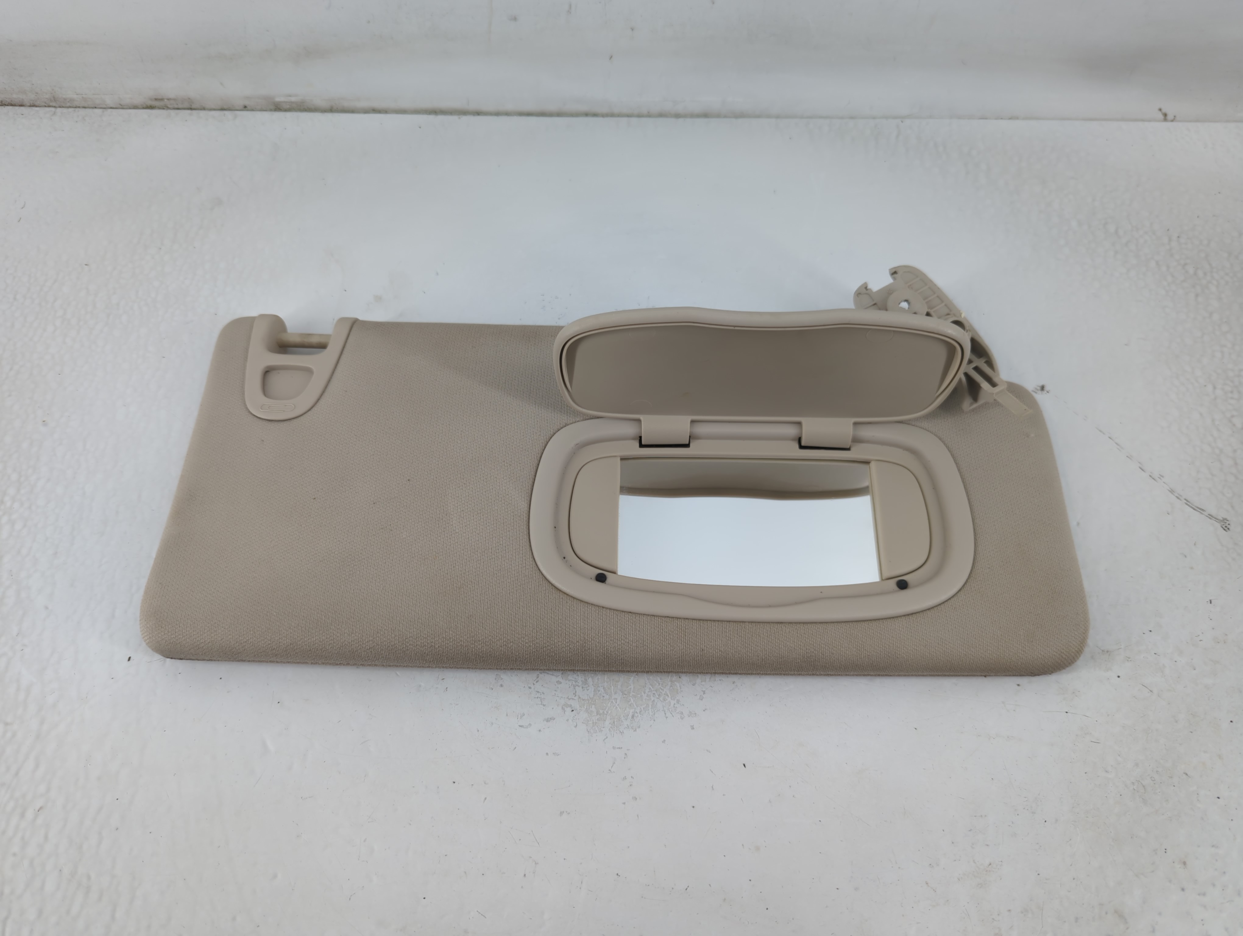2016-2017 Chrysler 200 Driver Sun Visor Mirror Left Sunvisor Beige 781801 - Oemusedautoparts1.com