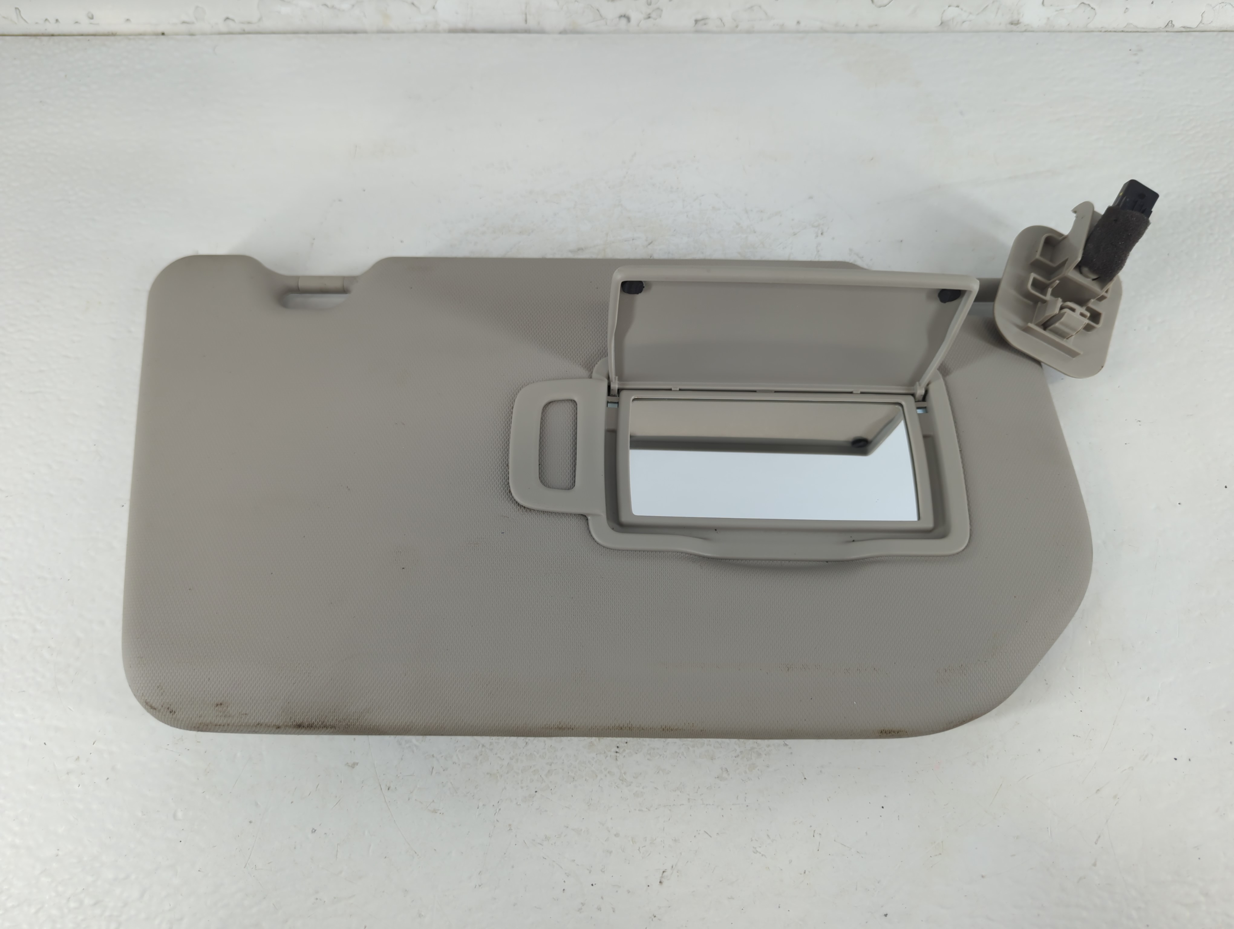 2021-2022 Nissan Rogue Passenger Sun Visor Mirror Right Sunvisor Grey 781814 - Oemusedautoparts1.com