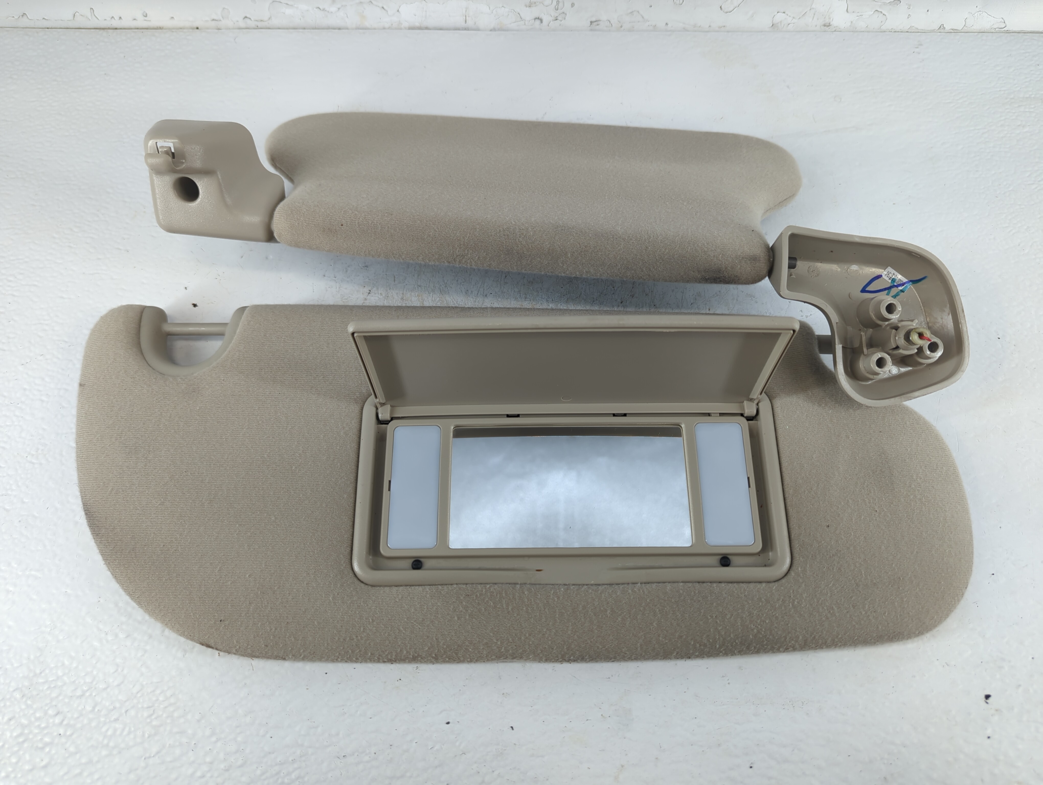 2014 Ford Expedition Driver Sun Visor Mirror Left Sunvisor Beige 781856 - Oemusedautoparts1.com