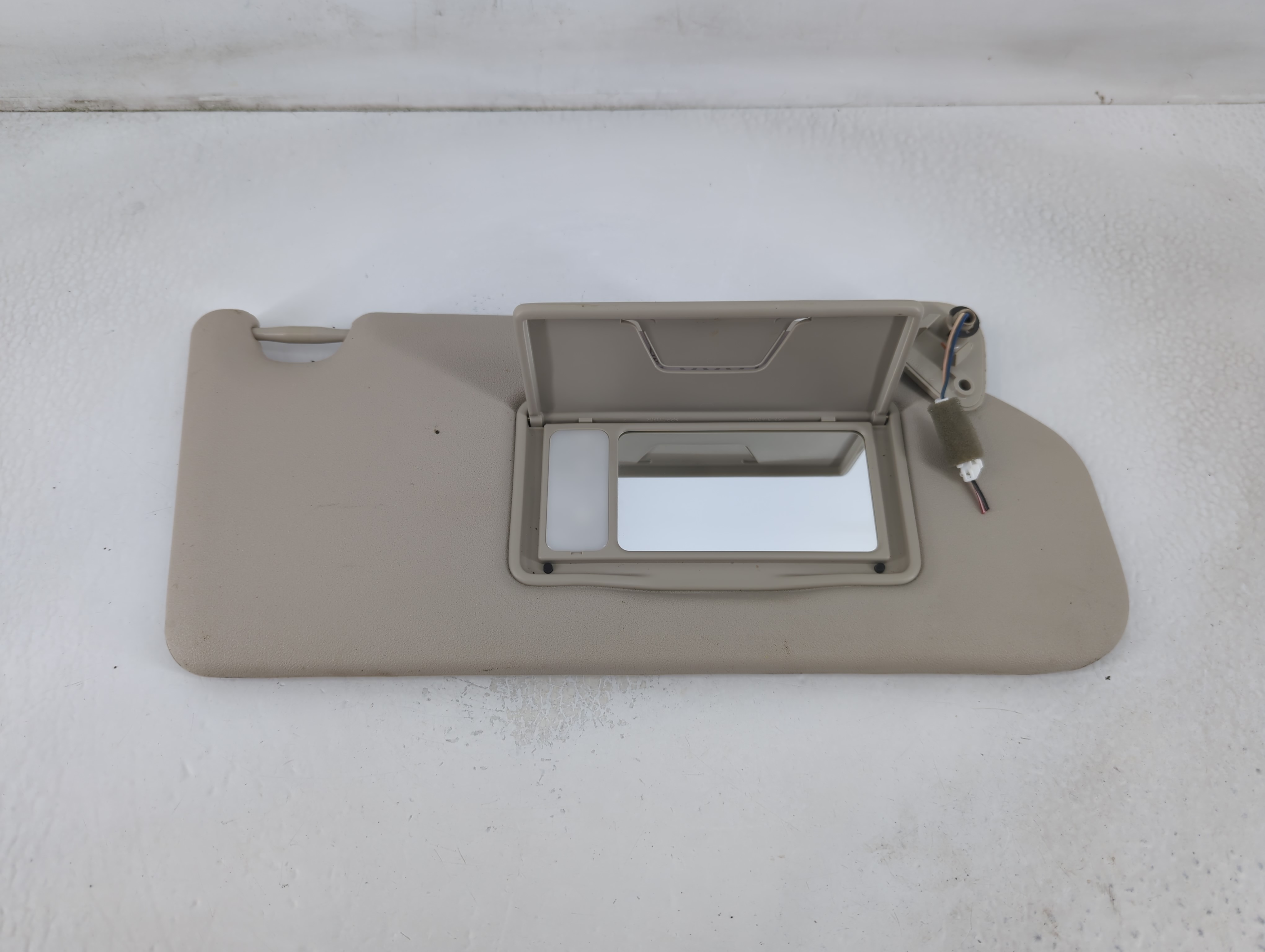 2016-2016 Mitsubishi Outlander Passenger Sun Visor Mirror Right Sunvisor 781866 - Oemusedautoparts1.com
