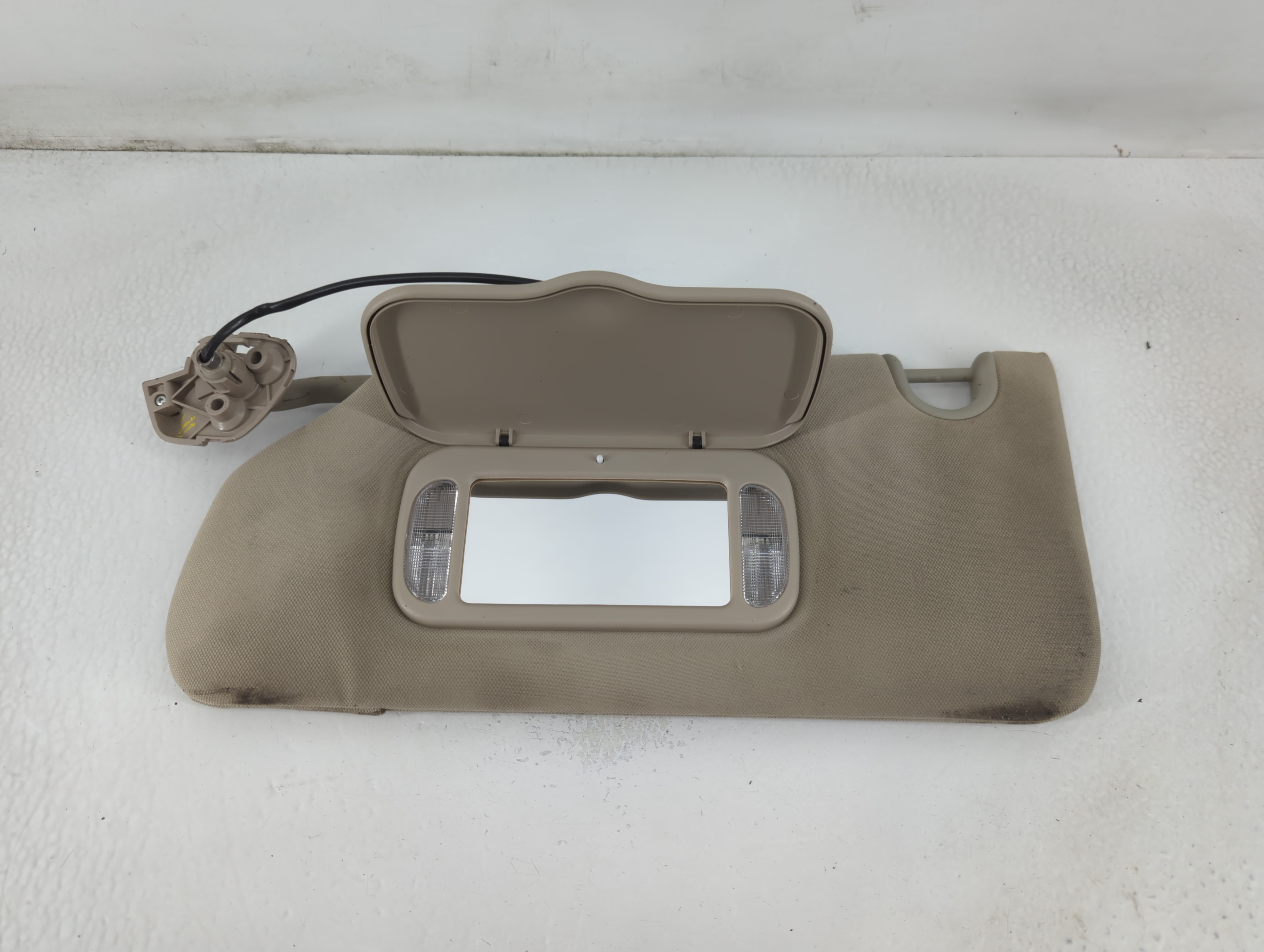 Picture of 2008-2011 Cadillac Dts Driver Sun Visor Mirror Left Sunvisor Grey 781919