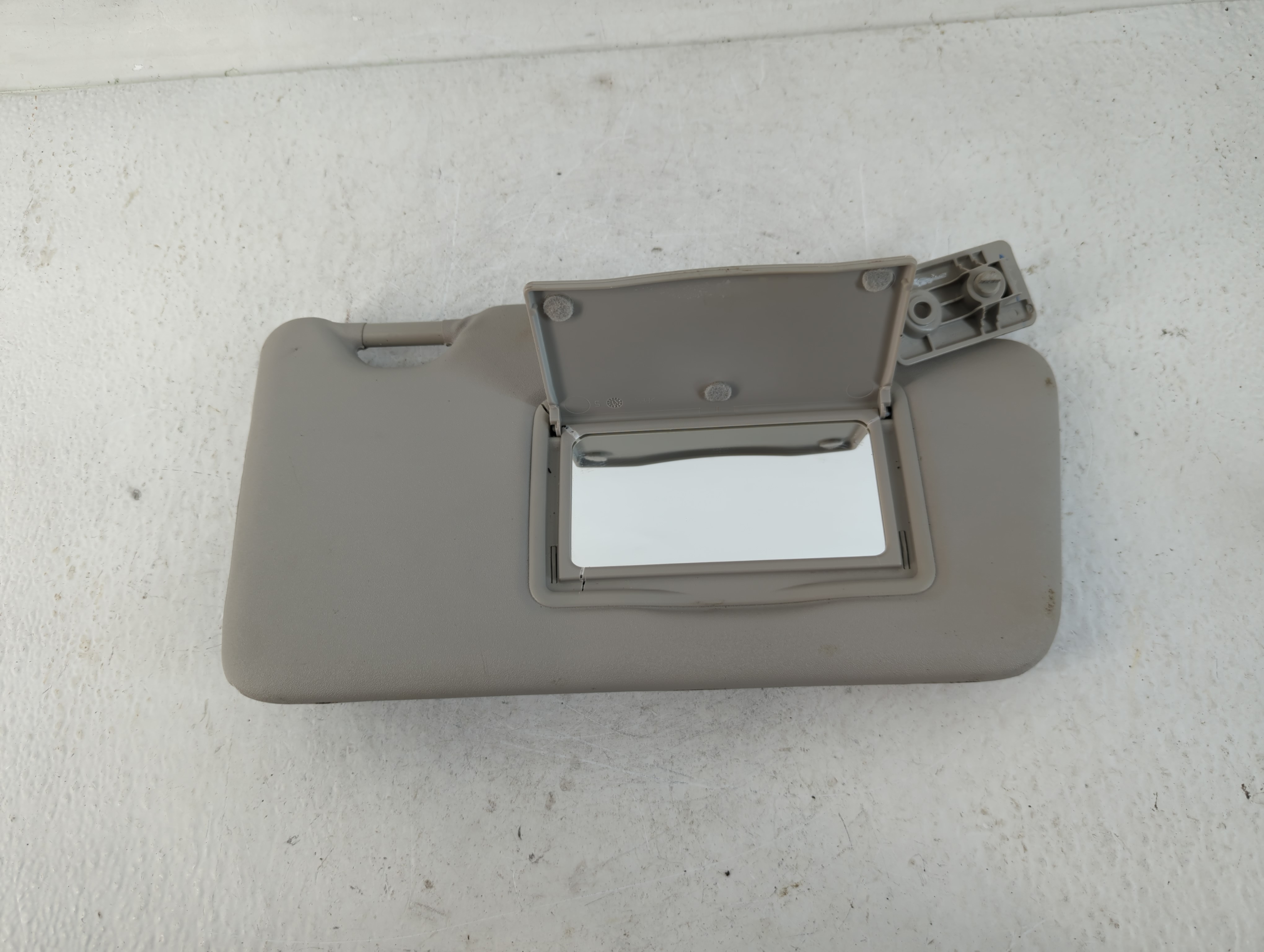 Picture of 2016-2019 Nissan Versa Passenger Sun Visor Mirror Right Sunvisor Grey 781931