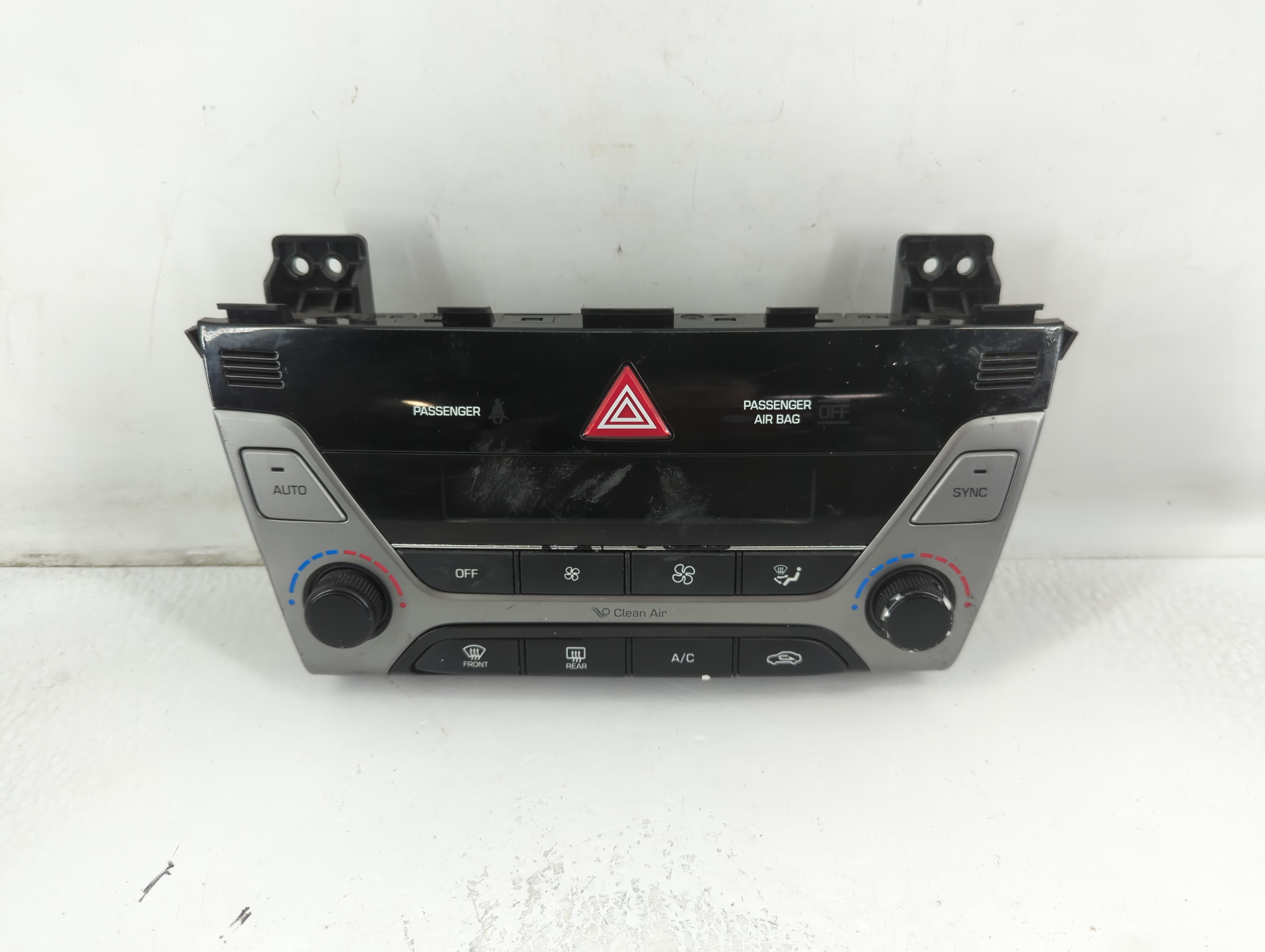 2017-2018 Hyundai Elantra Ac Heater Climate Control 97250-f2231ret 782070 - Oemusedautoparts1.com