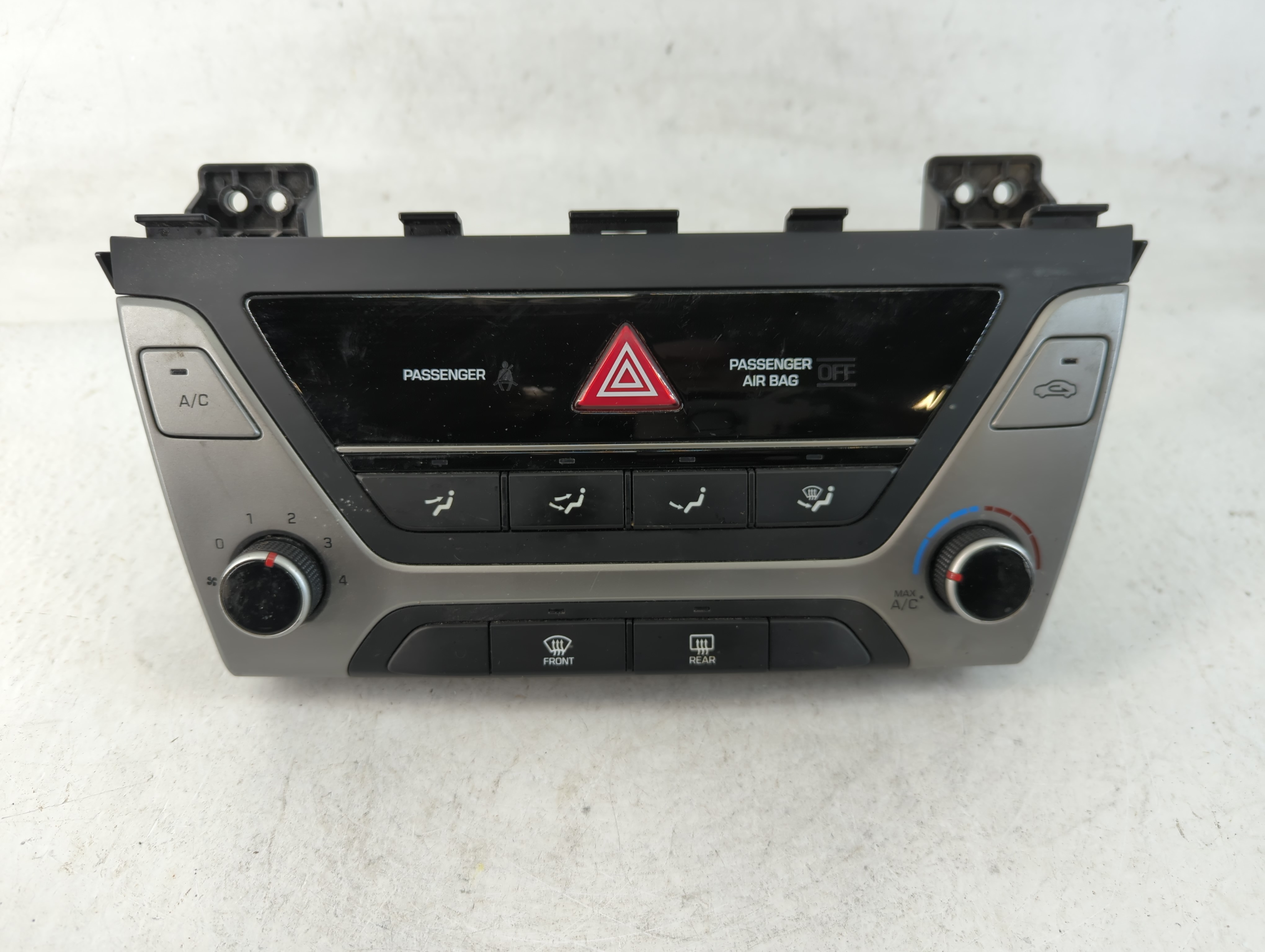 2017-2018 Hyundai Elantra Ac Heater Climate Control 97250-f20624x 782114 - Oemusedautoparts1.com