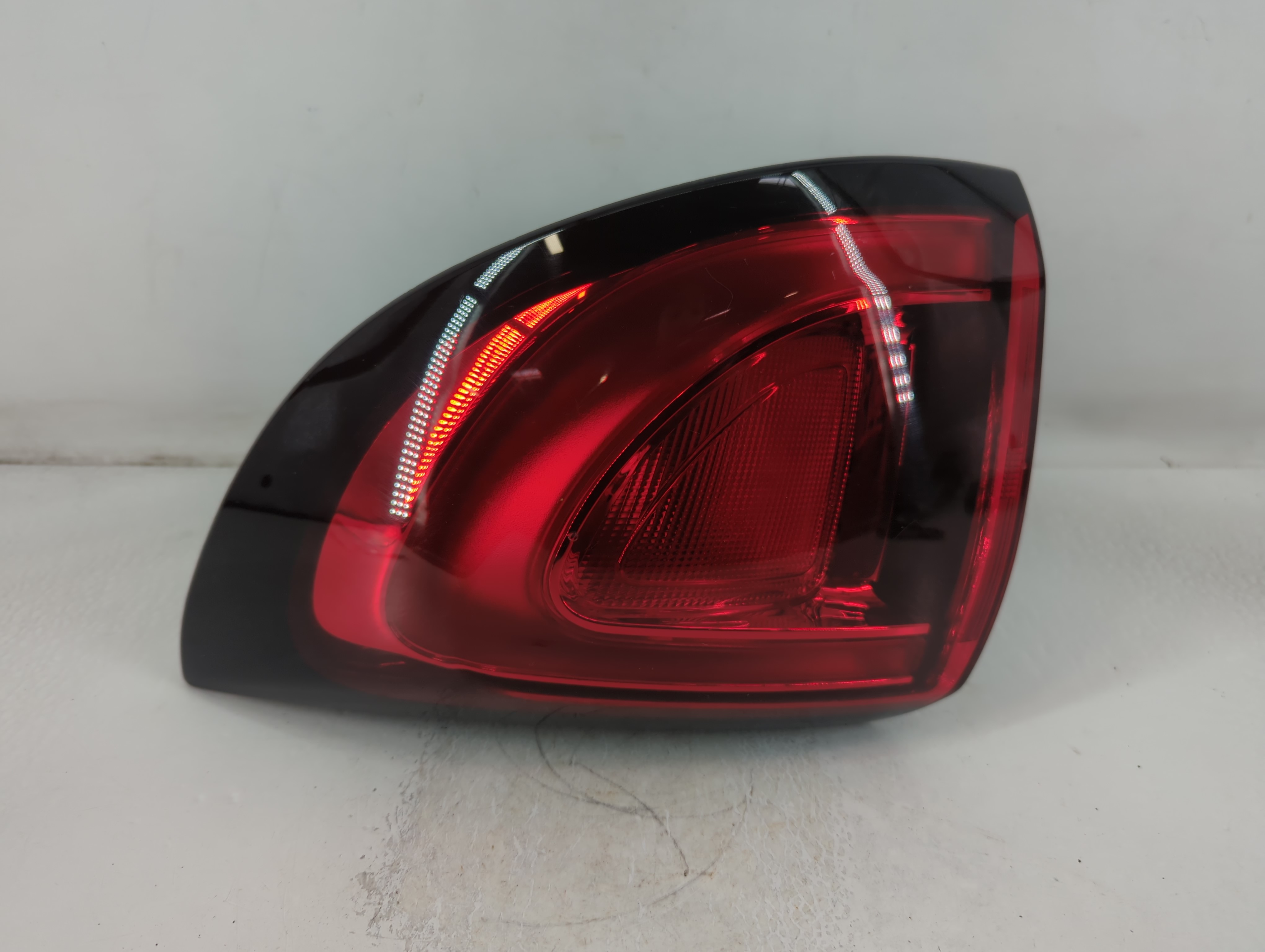 2017-2020 Chrysler Pacifica Passenger Right Side Tail Light Taillight Oem 782126 - Oemusedautoparts1.com