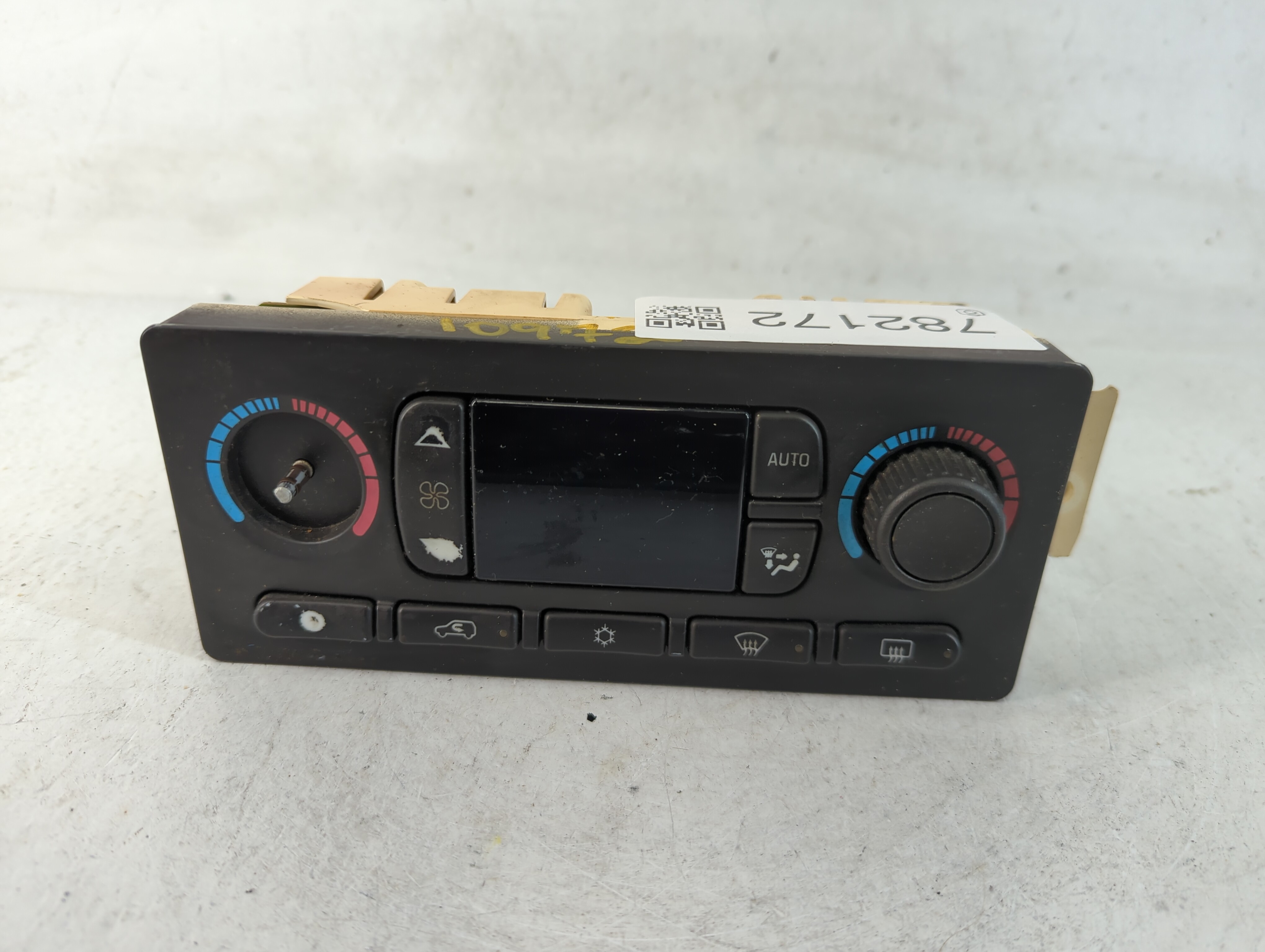 2003-2004 Chevrolet Avalanche 1500 Ac Heater Climate Control 15185639 782172 - Oemusedautoparts1.com