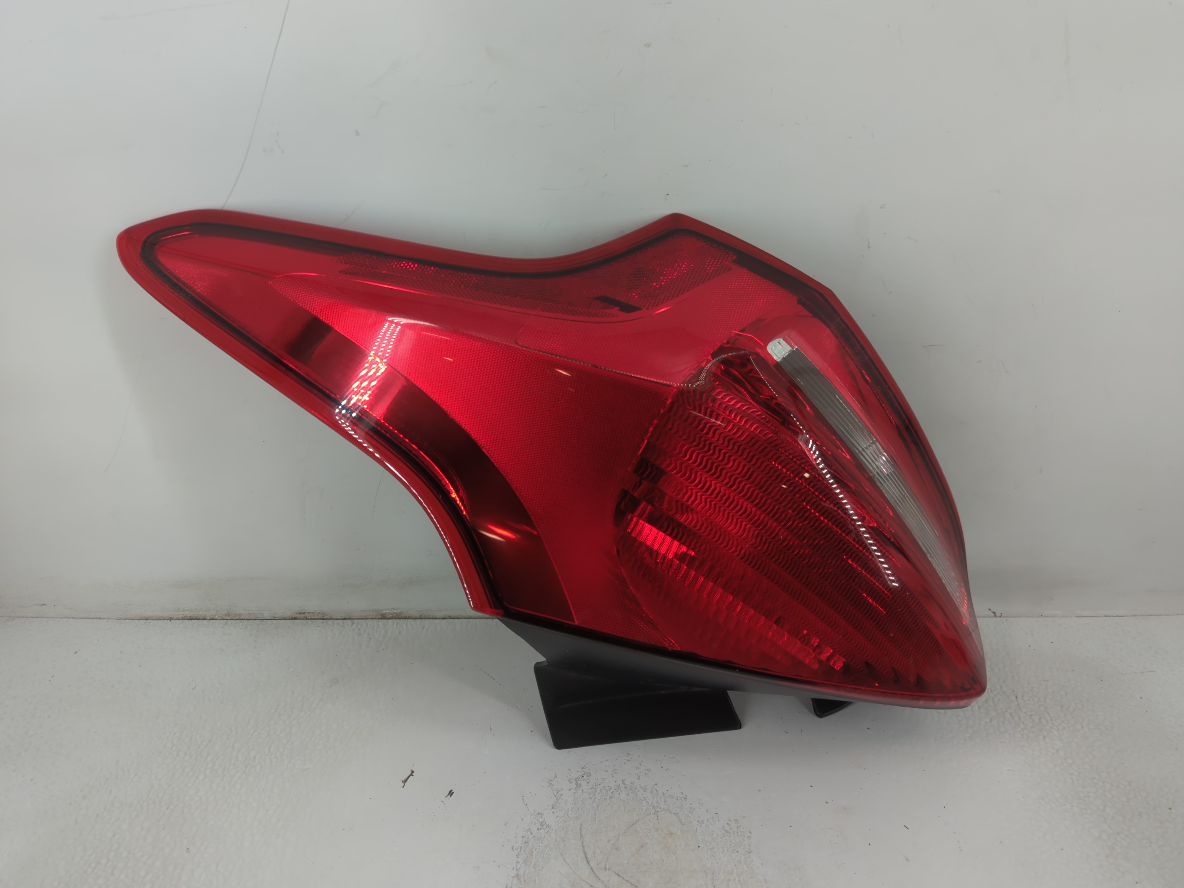 2015-2018 Ford Focus Passenger Right Side Tail Light Taillight Oem 782192 - Oemusedautoparts1.com