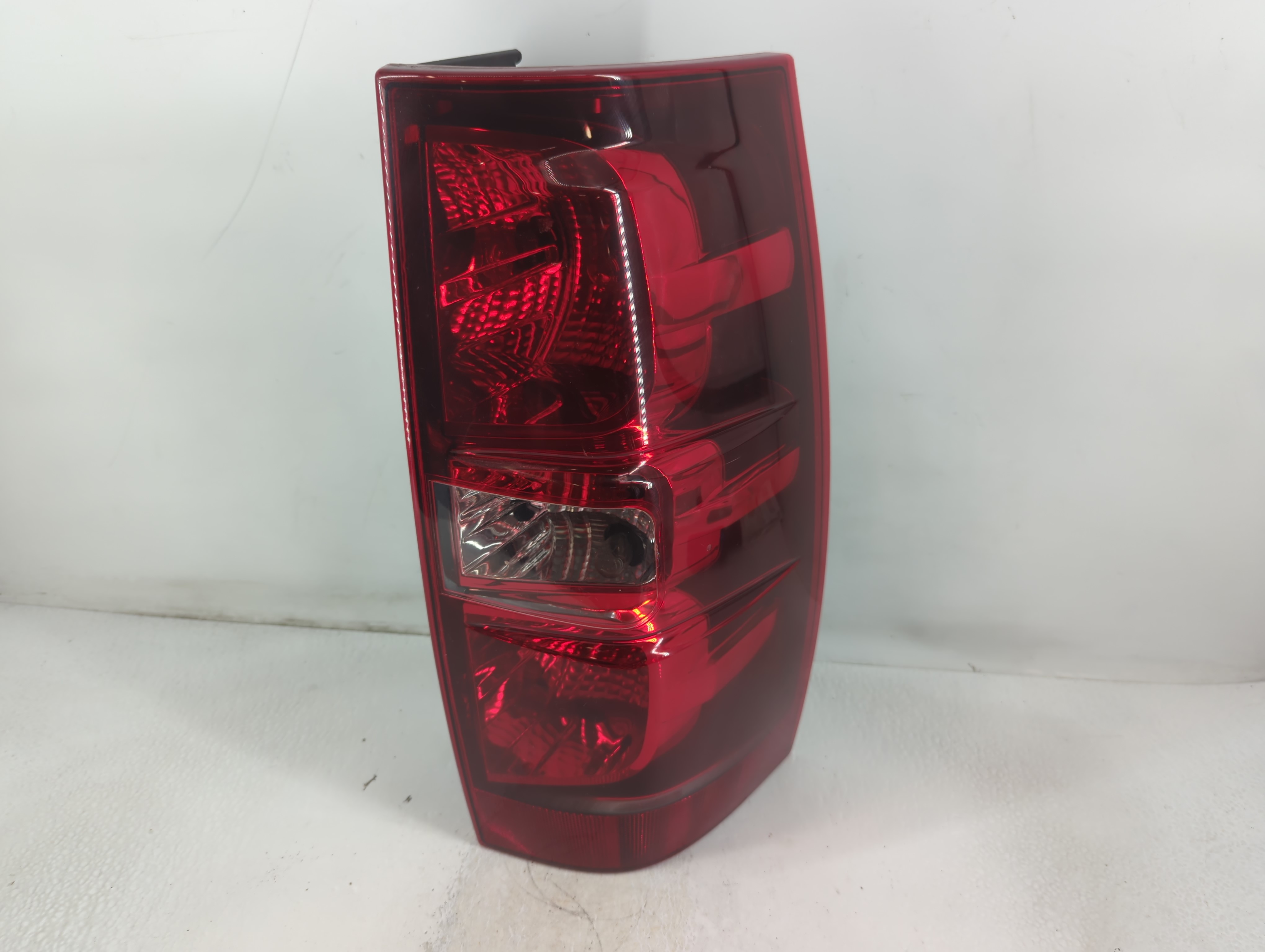 Picture of 2007-2014 Chevrolet Tahoe Passenger Right Side Tail Light Taillight Oem 782204