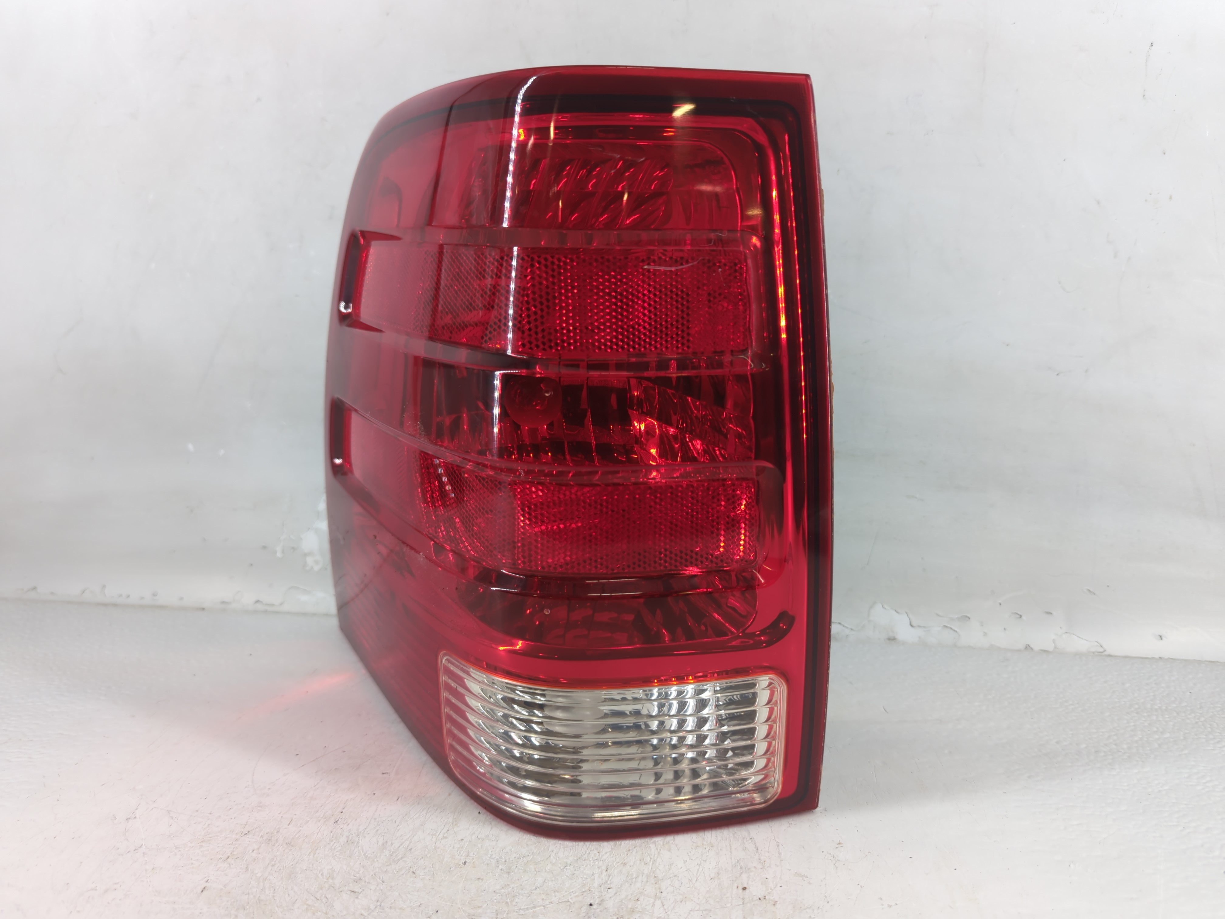 2003 Ford Expedition Driver Left Side Tail Light Taillight Oem 782209 - Oemusedautoparts1.com