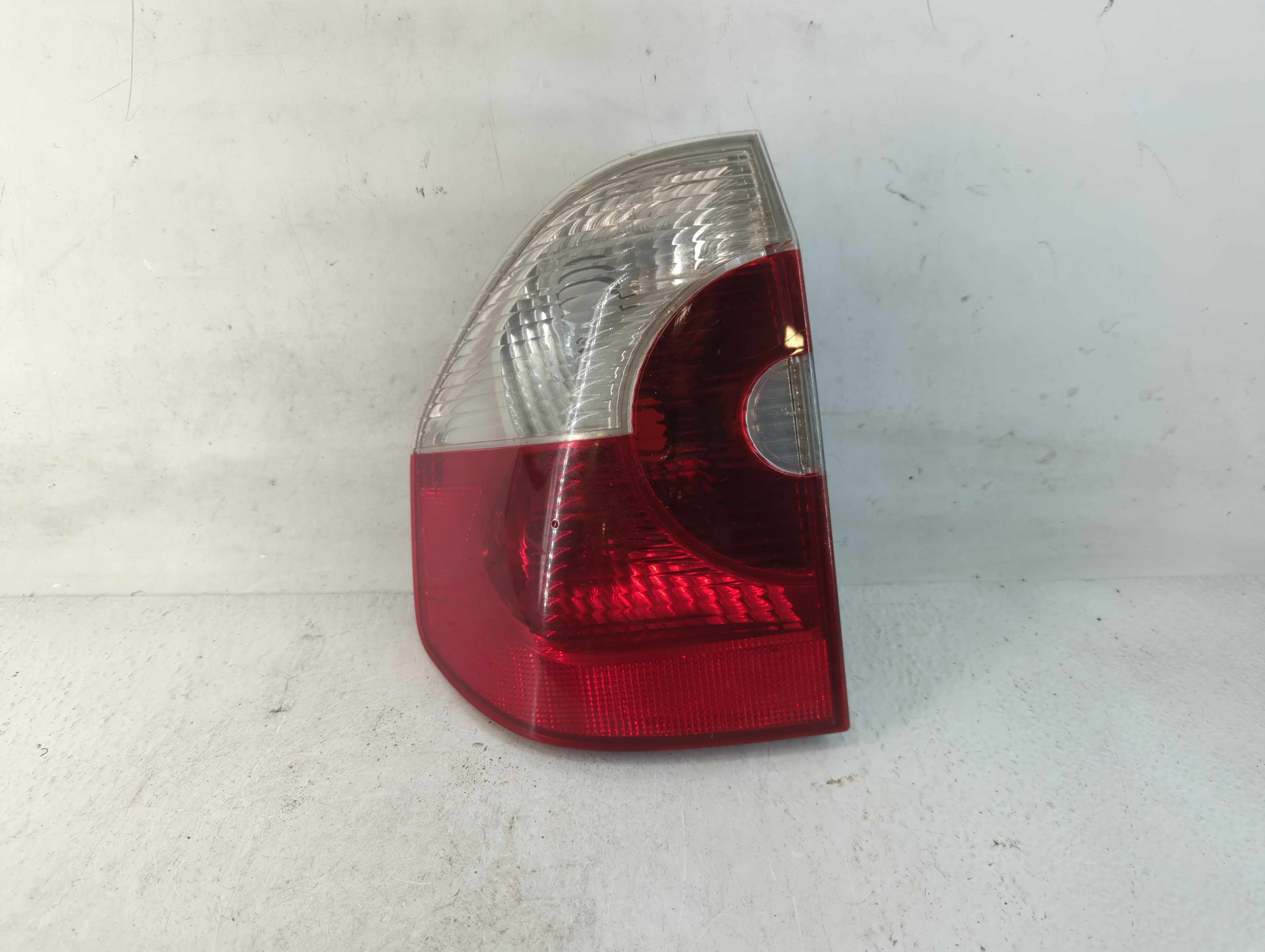 2004-2006 Bmw X3 Passenger Right Side Tail Light Taillight Oem 782267 - Oemusedautoparts1.com