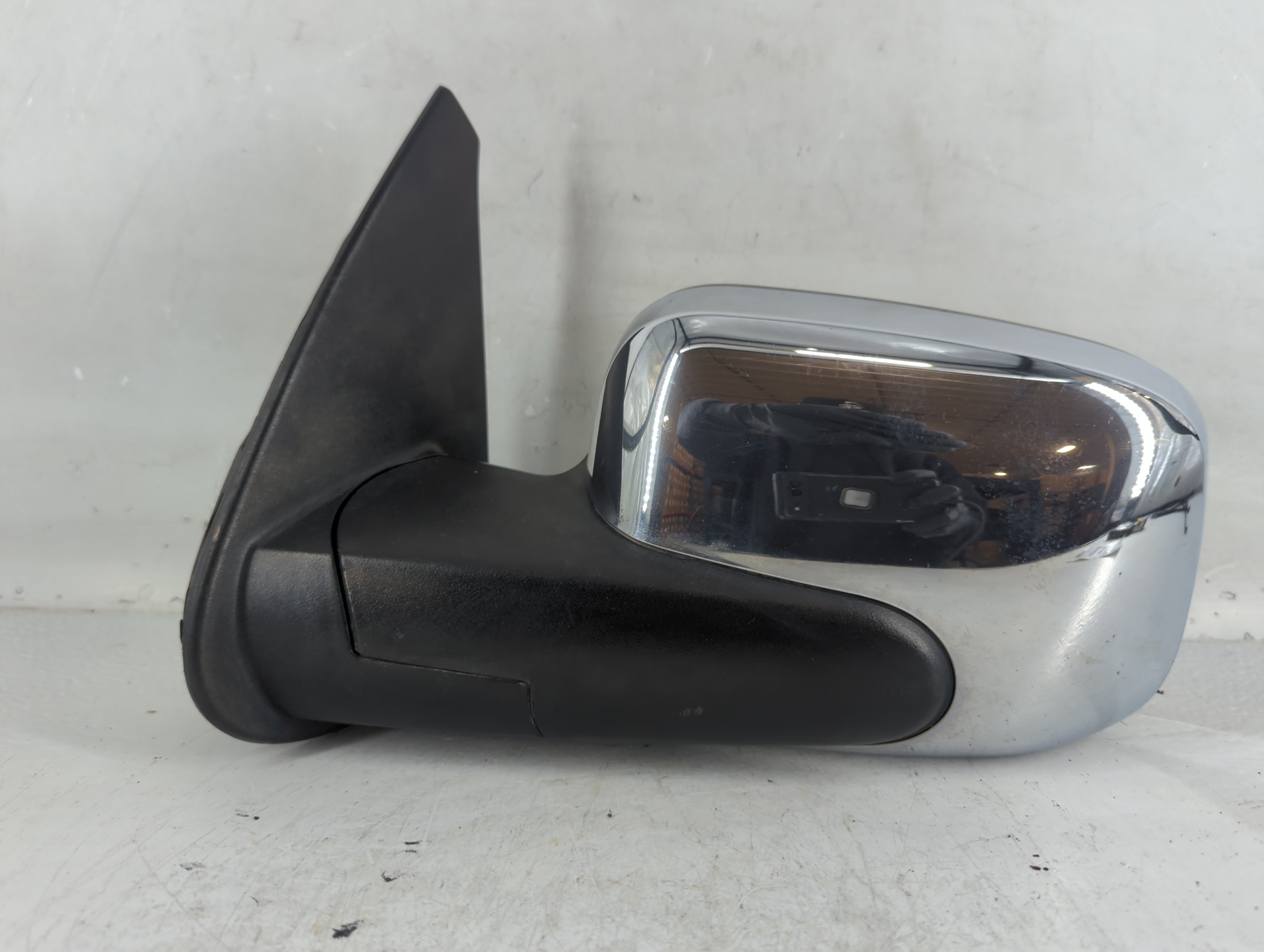 2006-2011 Chevrolet Hhr Driver Left Side View Power Door Mirror Chrome 782285 - Oemusedautoparts1.com