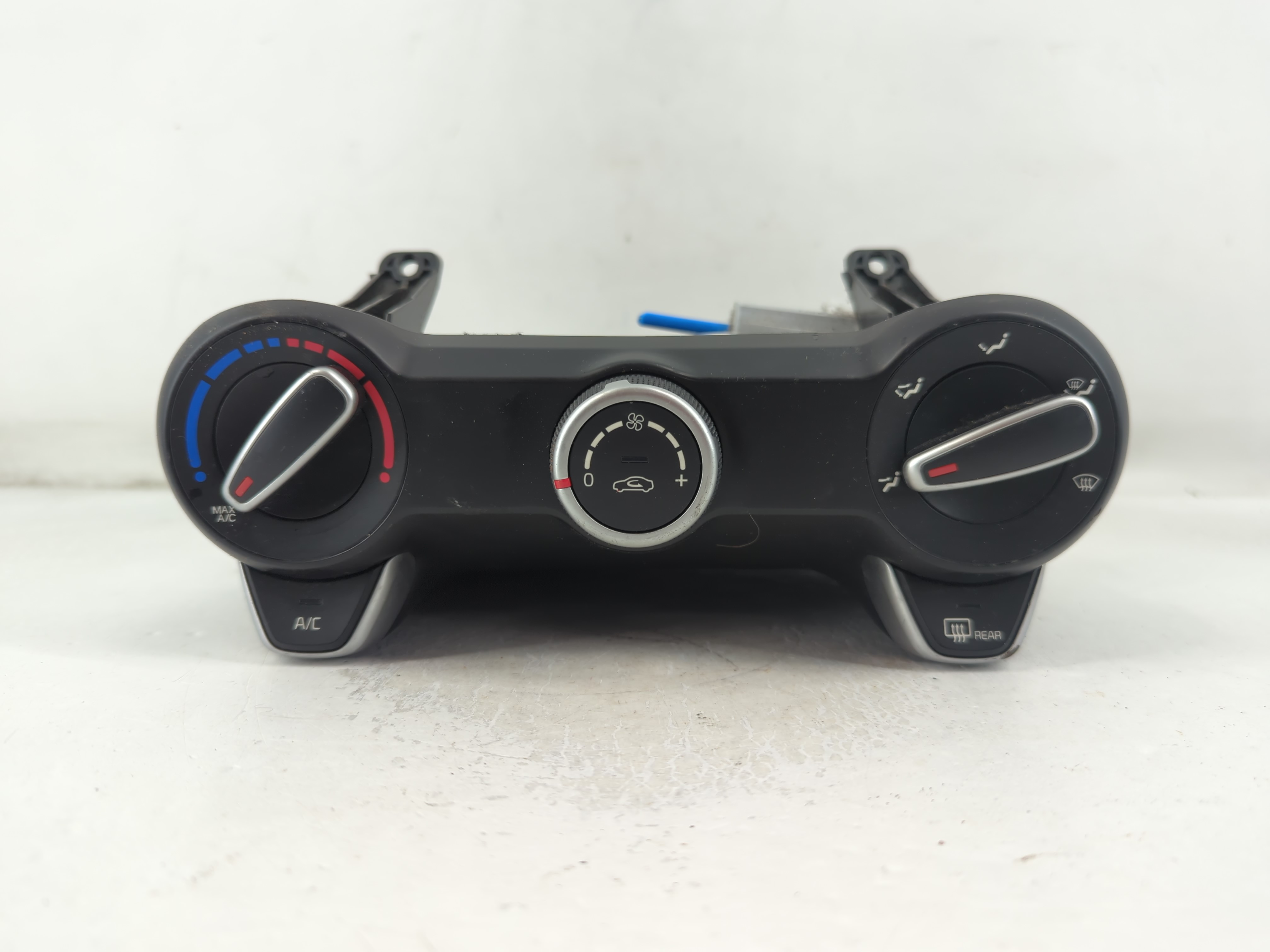 2018-2019 Kia Rio Ac Heater Climate Control 9020 Nkp847 782334 - Oemusedautoparts1.com