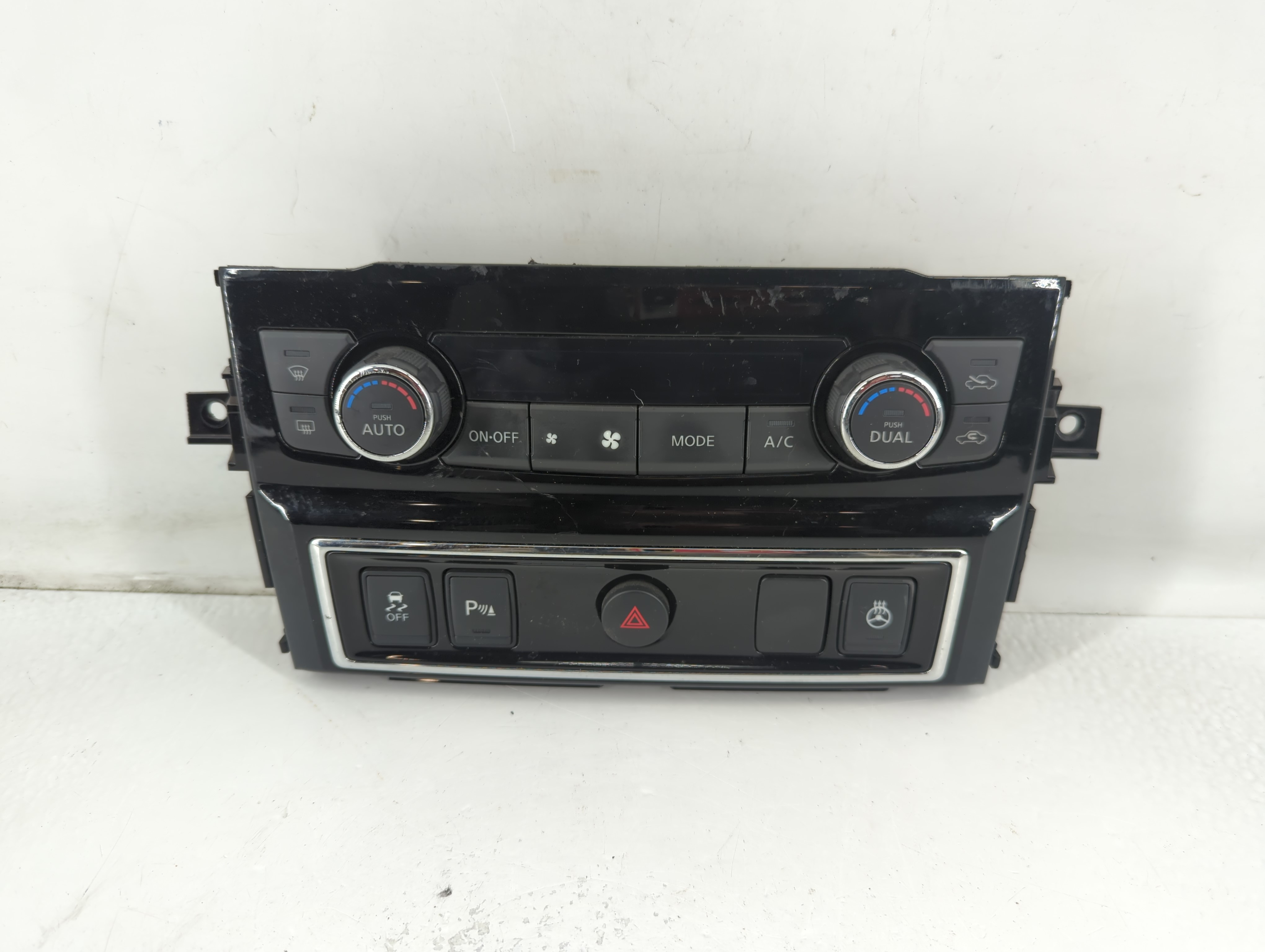 2016-2022 Nissan Titan Xd Ac Heater Climate Control 27500 Ez20b 782394 - Oemusedautoparts1.com