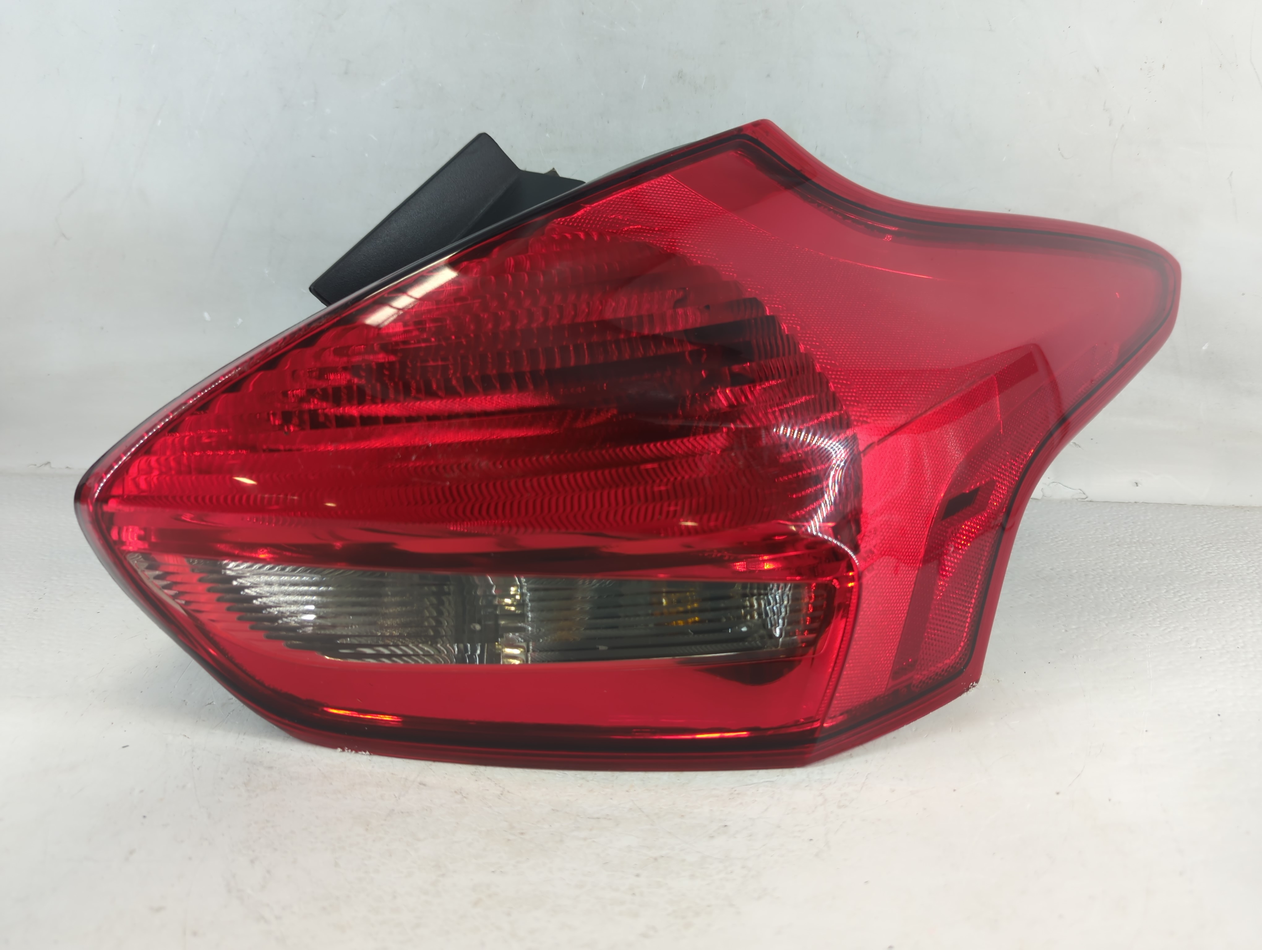 2015-2018 Ford Focus Passenger Right Side Tail Light Taillight Oem 782418 - Oemusedautoparts1.com