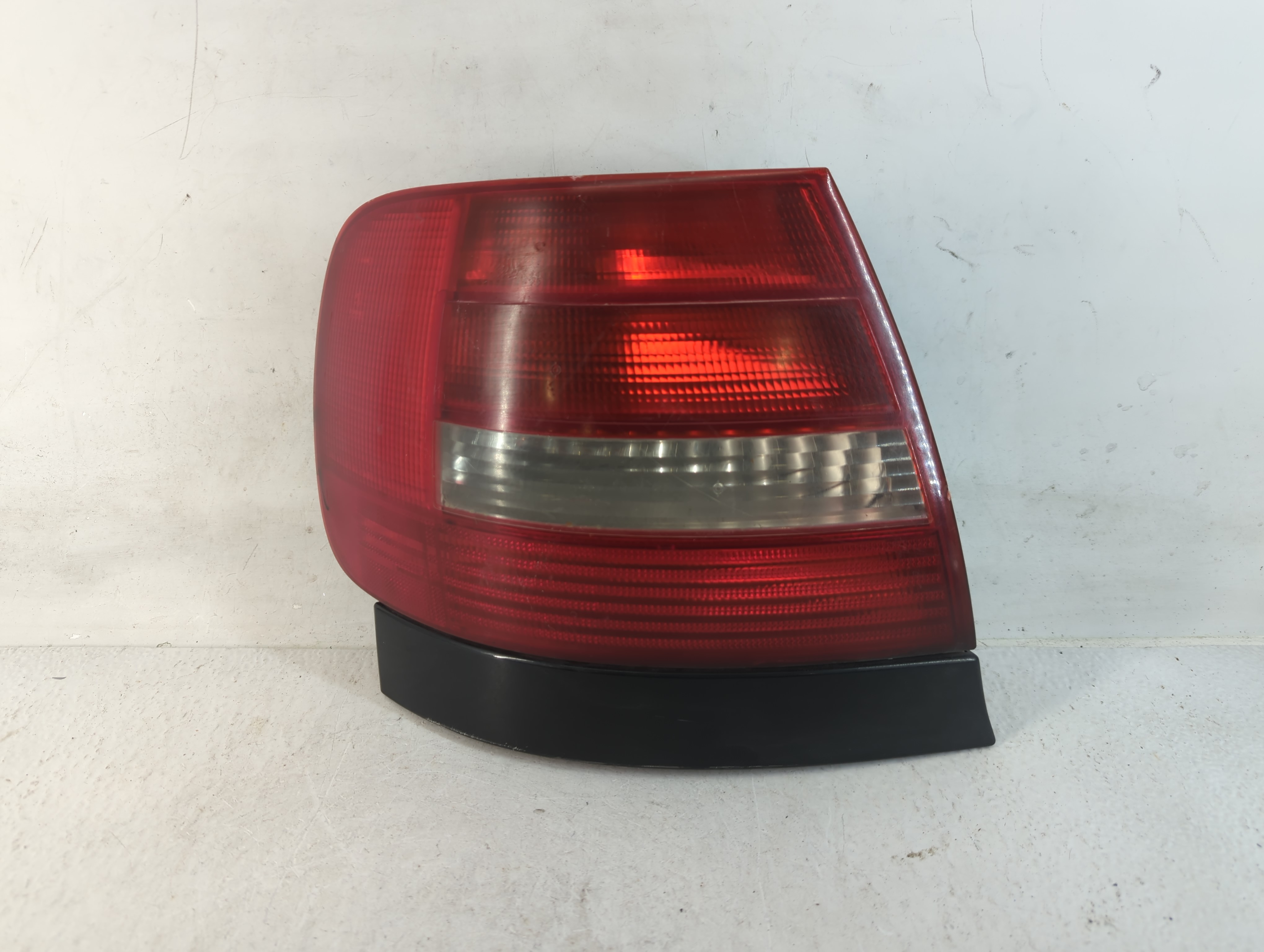 1999-2002 Audi A4 Passenger Right Side Tail Light Taillight Oem 782426 - Oemusedautoparts1.com