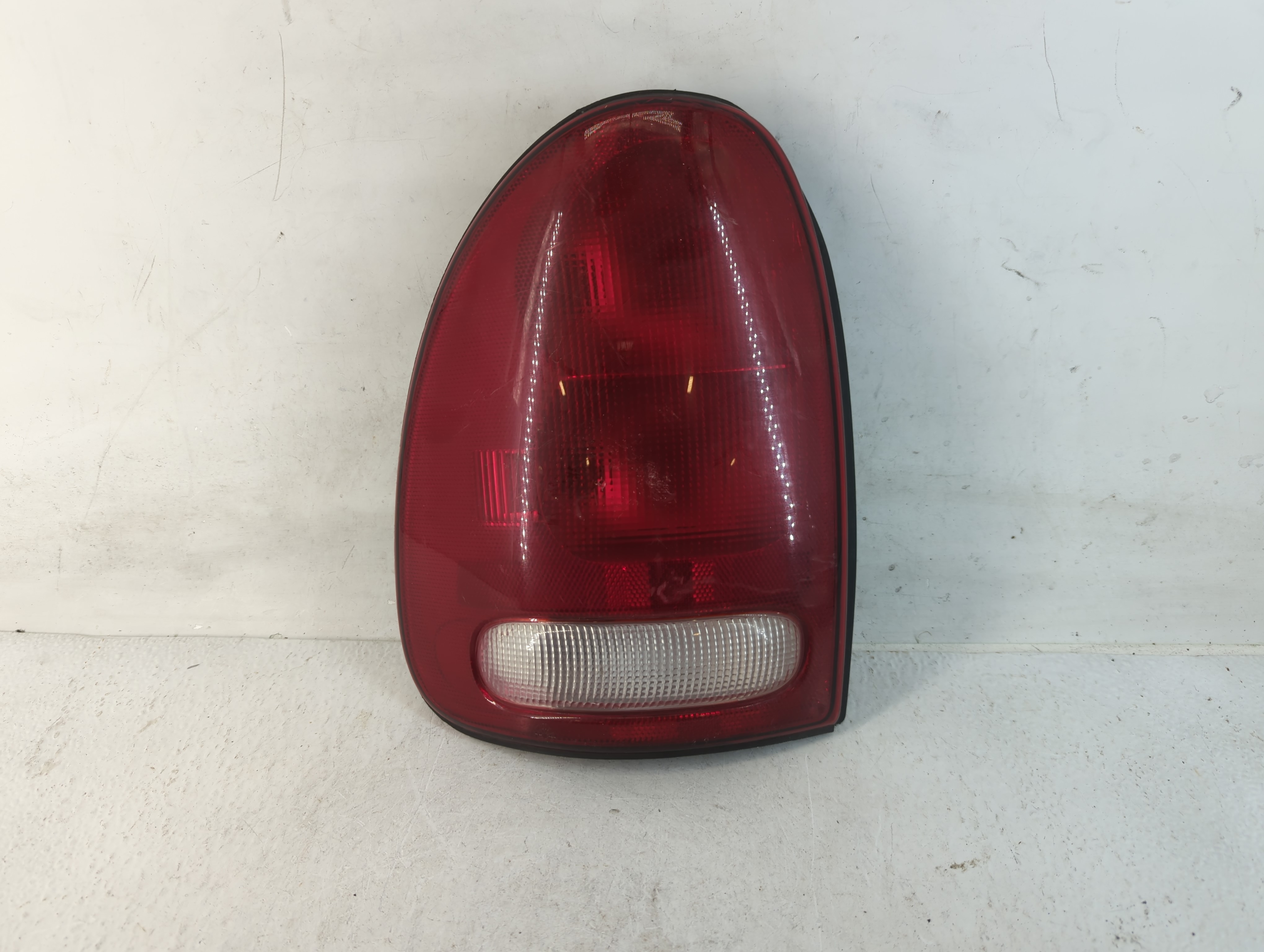 Picture of 1995-1997 Lincoln Town Car Passenger Right Side Tail Light Taillight Oem 782431